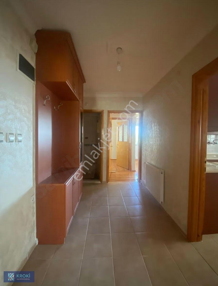 Bornova Atatürk Mahallesi'nde Bahçeli Konumda Kiralık 3+1 Daire