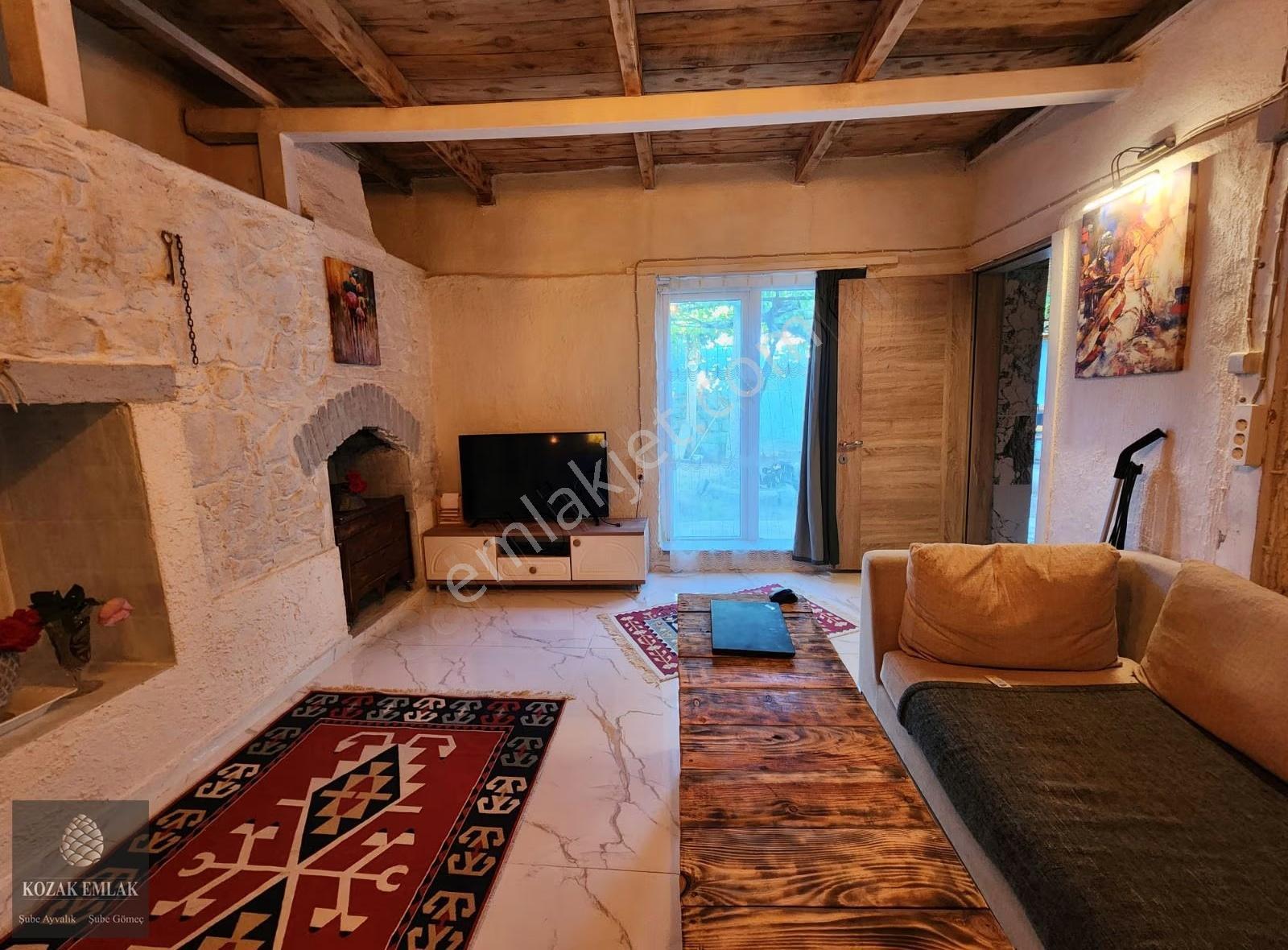 Bergama Kozak Okçular Köyü'nde Satılık Taş Köy Evi - Görsel 9