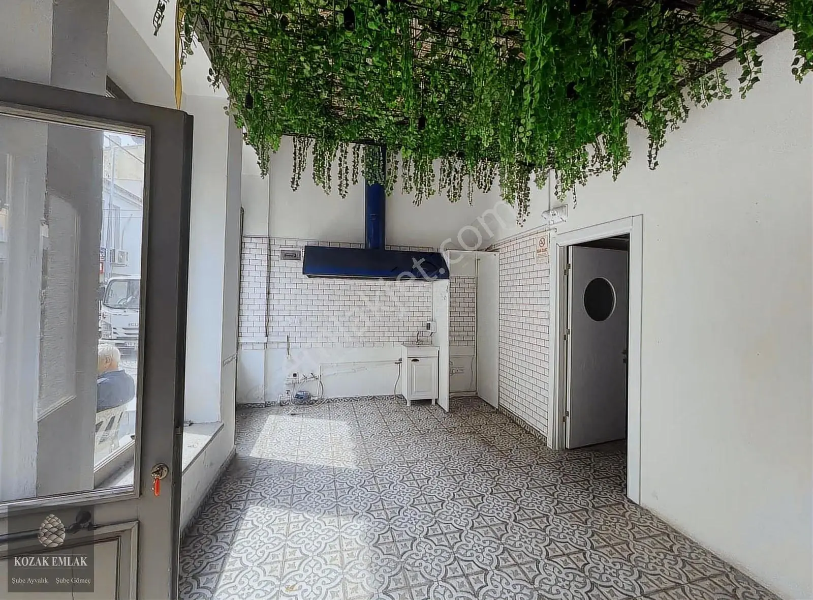 Ayvalık Merkezde Kiralık İşyeri - Görsel 2