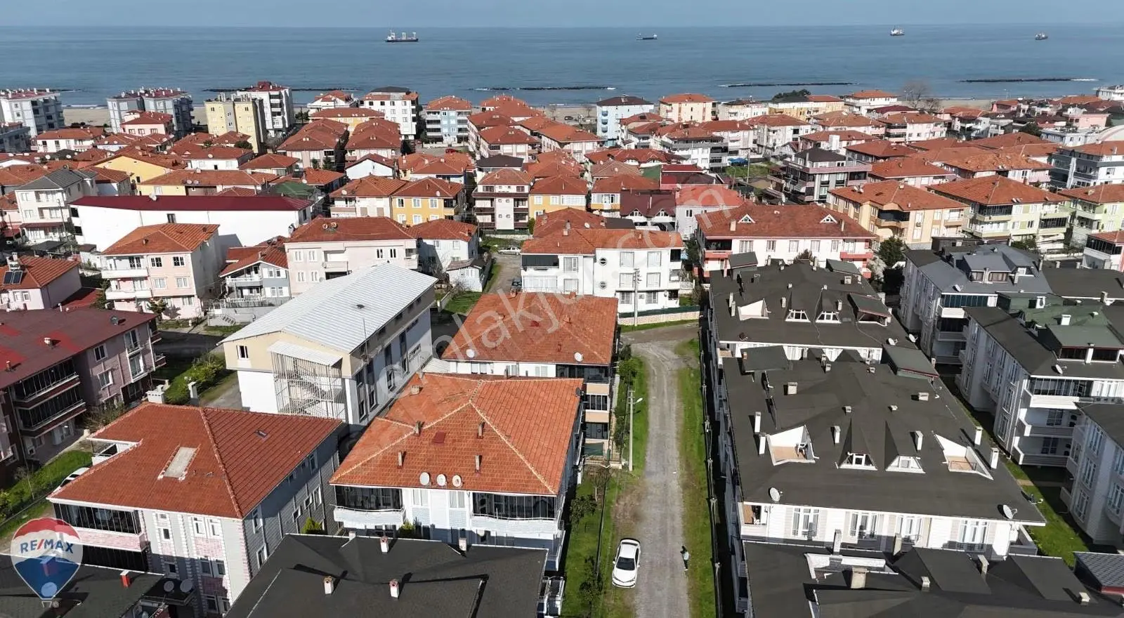 Re/max Mavi'den Mustakil Bahçeli Denize Yakın 2+1 Kombili Daire - Görsel 3