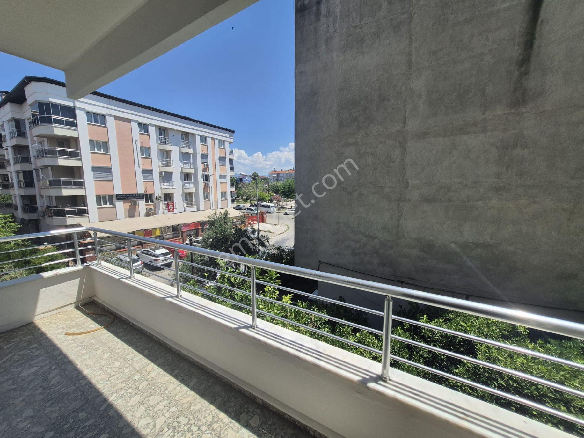 Cumhuriyet Mahallesi'nde 3+1 Kiralık Daire - Görsel 15