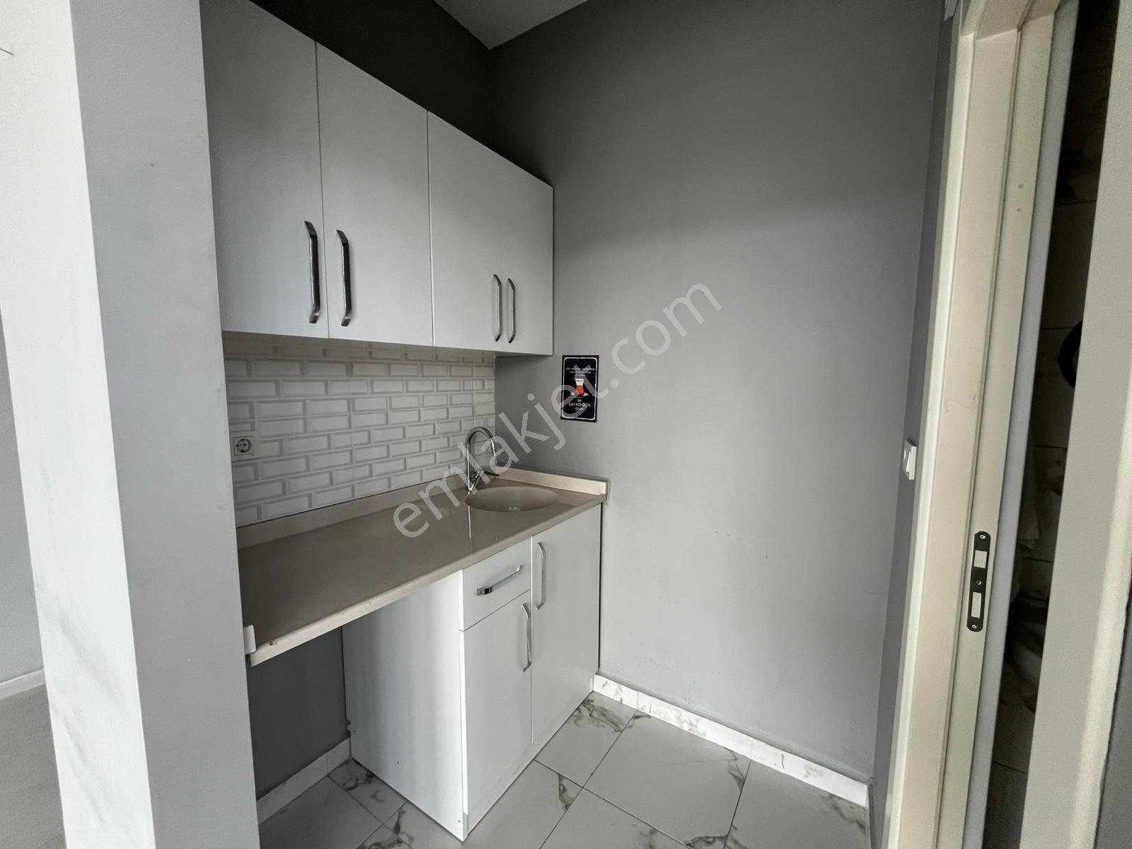 Remax Mavi'den Adapazarı Merkezde Kiralık Ofis - Görsel 9