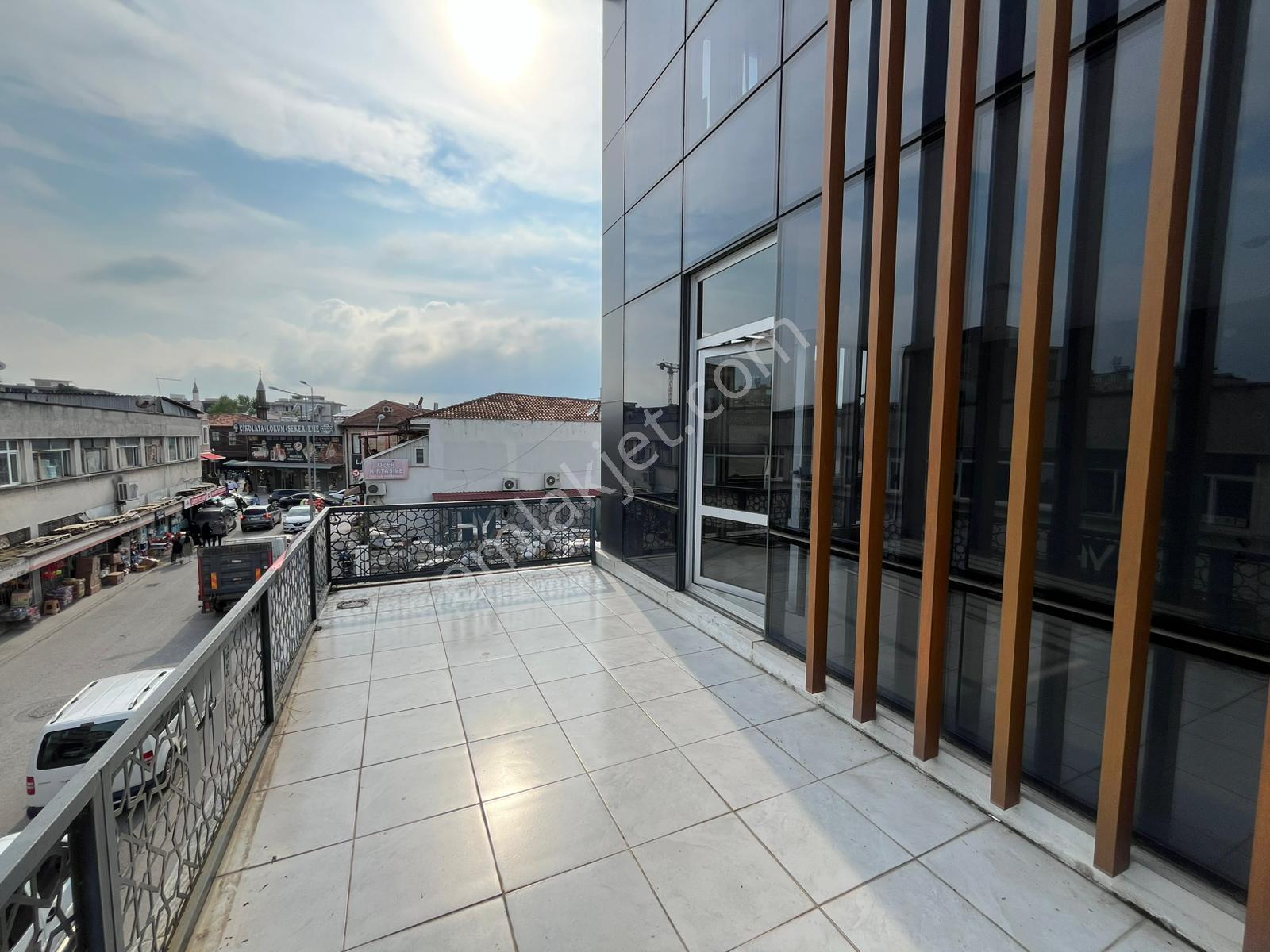 Remax Mavi'den Adapazarı Merkezde Kiralık Ofis - Görsel 13