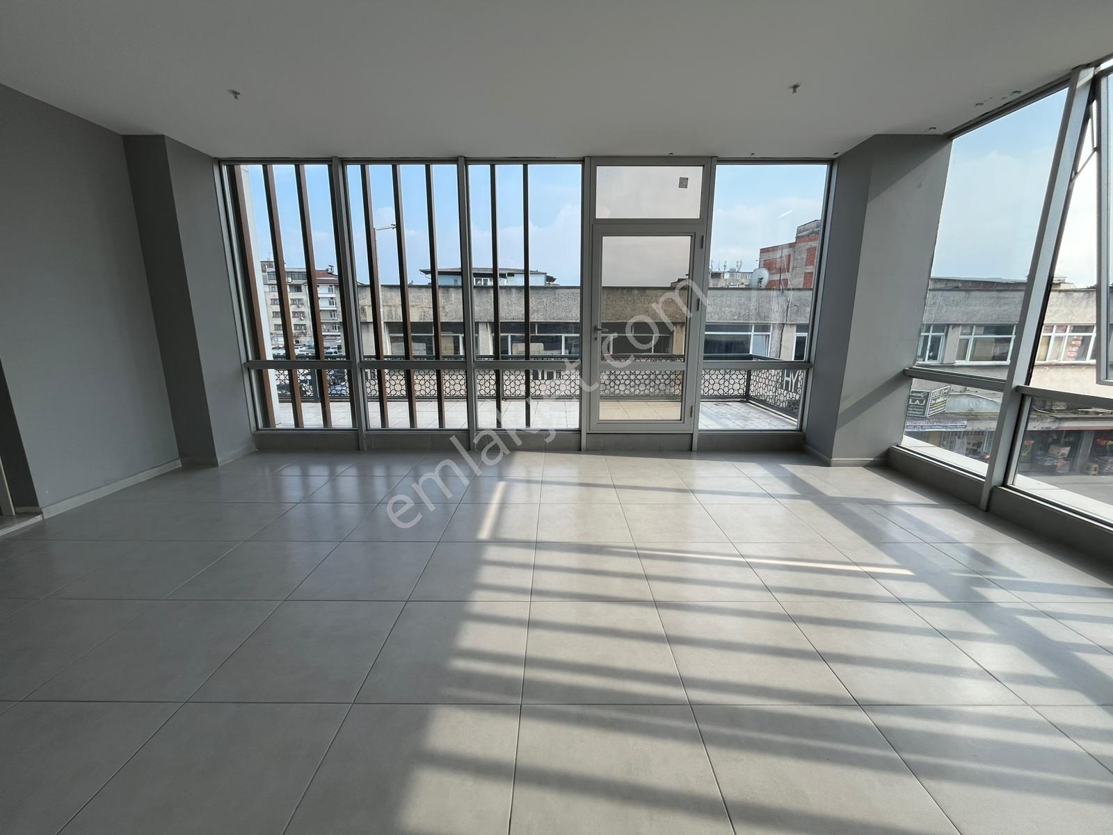 Remax Mavi'den Adapazarı Merkezde Kiralık Ofis - Görsel 6