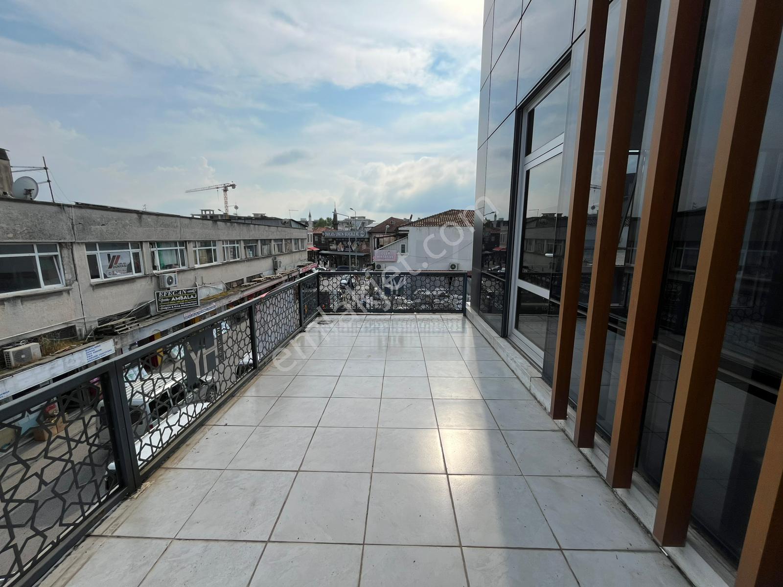 Remax Mavi'den Adapazarı Merkezde Kiralık Ofis - Görsel 14