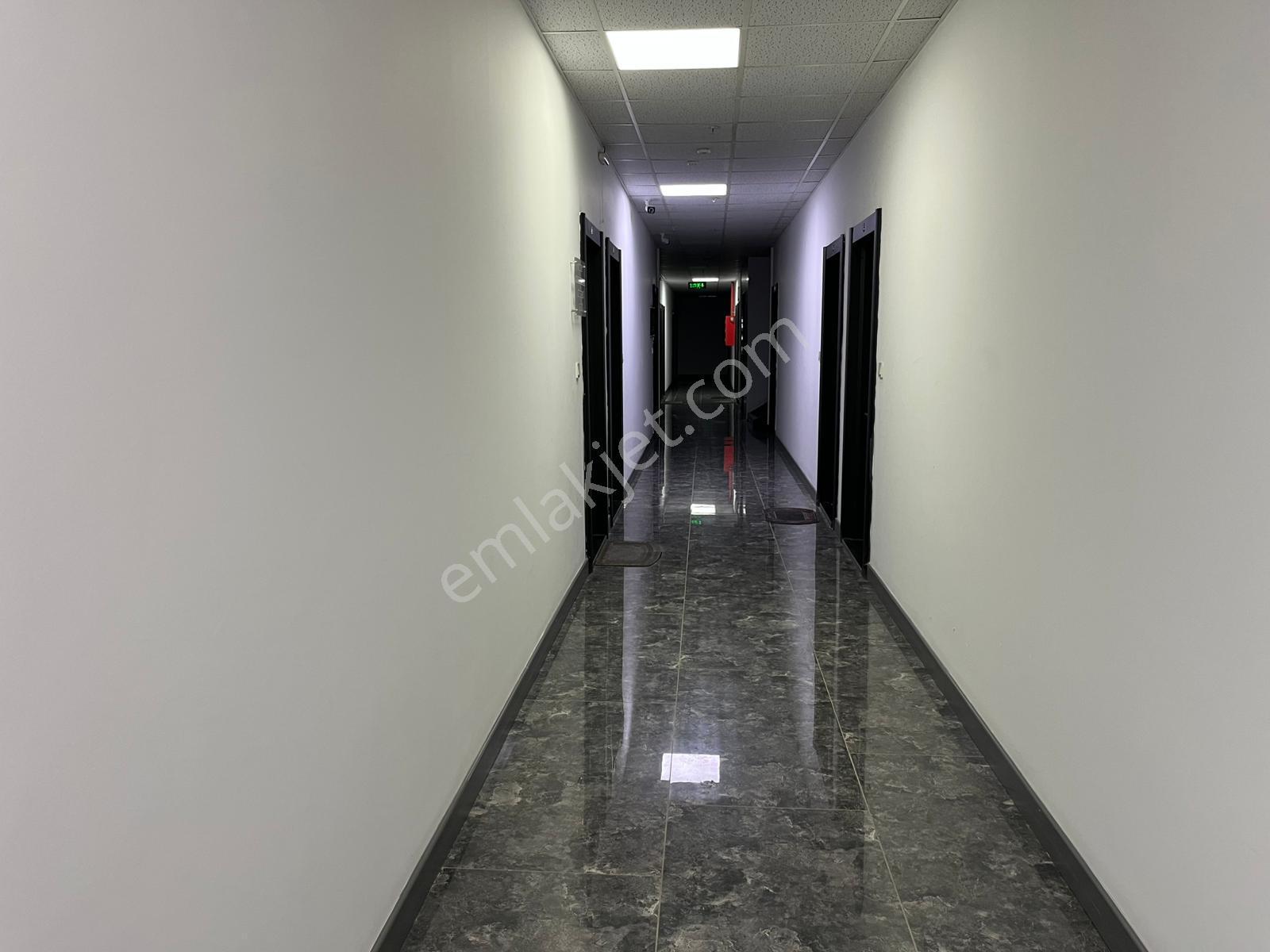 Remax Mavi'den Adapazarı Merkezde Kiralık Ofis - Görsel 19