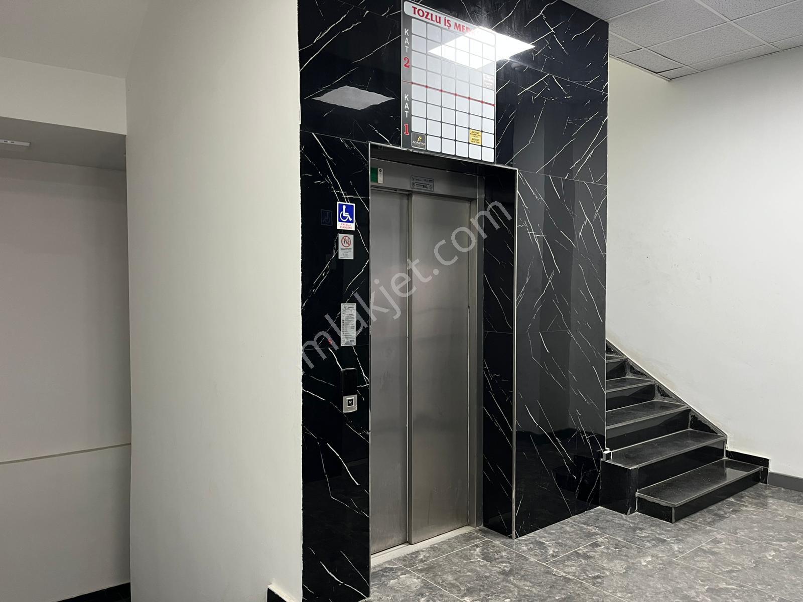 Remax Mavi'den Adapazarı Merkezde Kiralık Ofis - Görsel 21