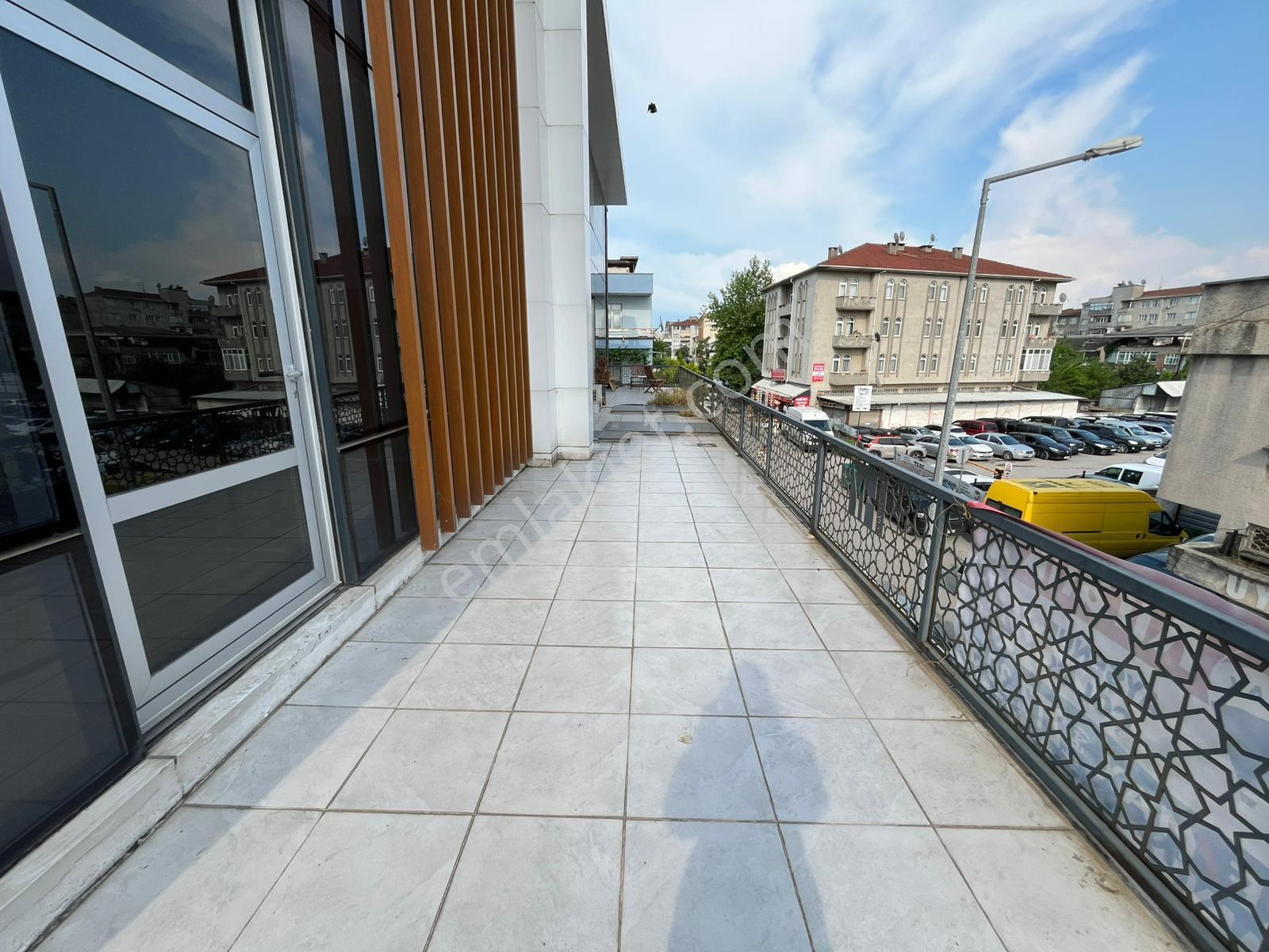 Remax Mavi'den Adapazarı Merkezde Kiralık Ofis - Görsel 12