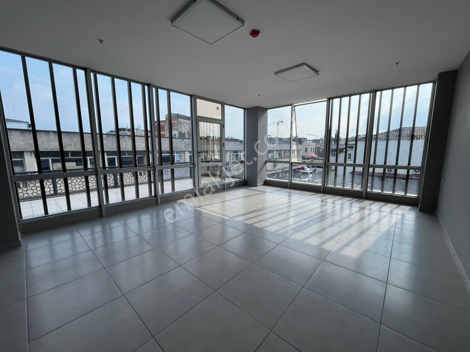 Remax Mavi'den Adapazarı Merkezde Kiralık Ofis - Görsel 5