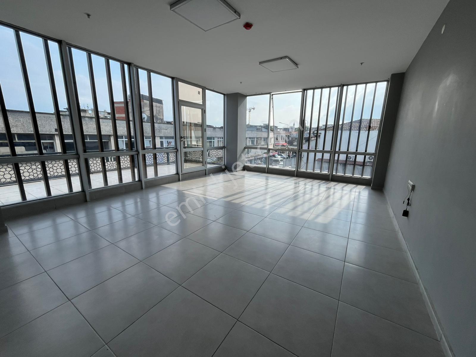Remax Mavi'den Adapazarı Merkezde Kiralık Ofis - Görsel 4