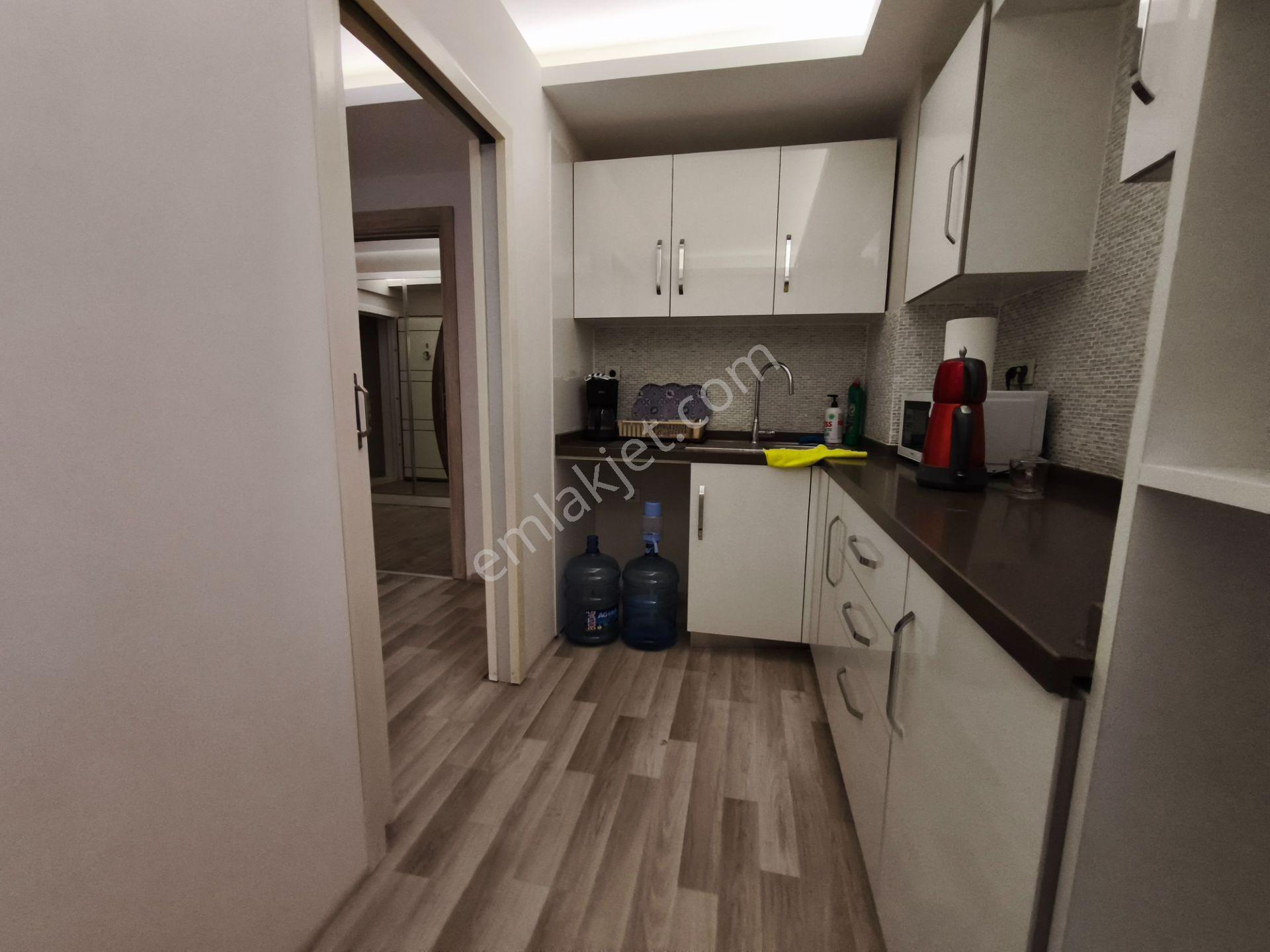 Kuşadası Merkezde, Adliyeye Yakın, Taşıt Trafiği Olan Sokakta Ofis Olarak Kiralık Daire... - Görsel 12