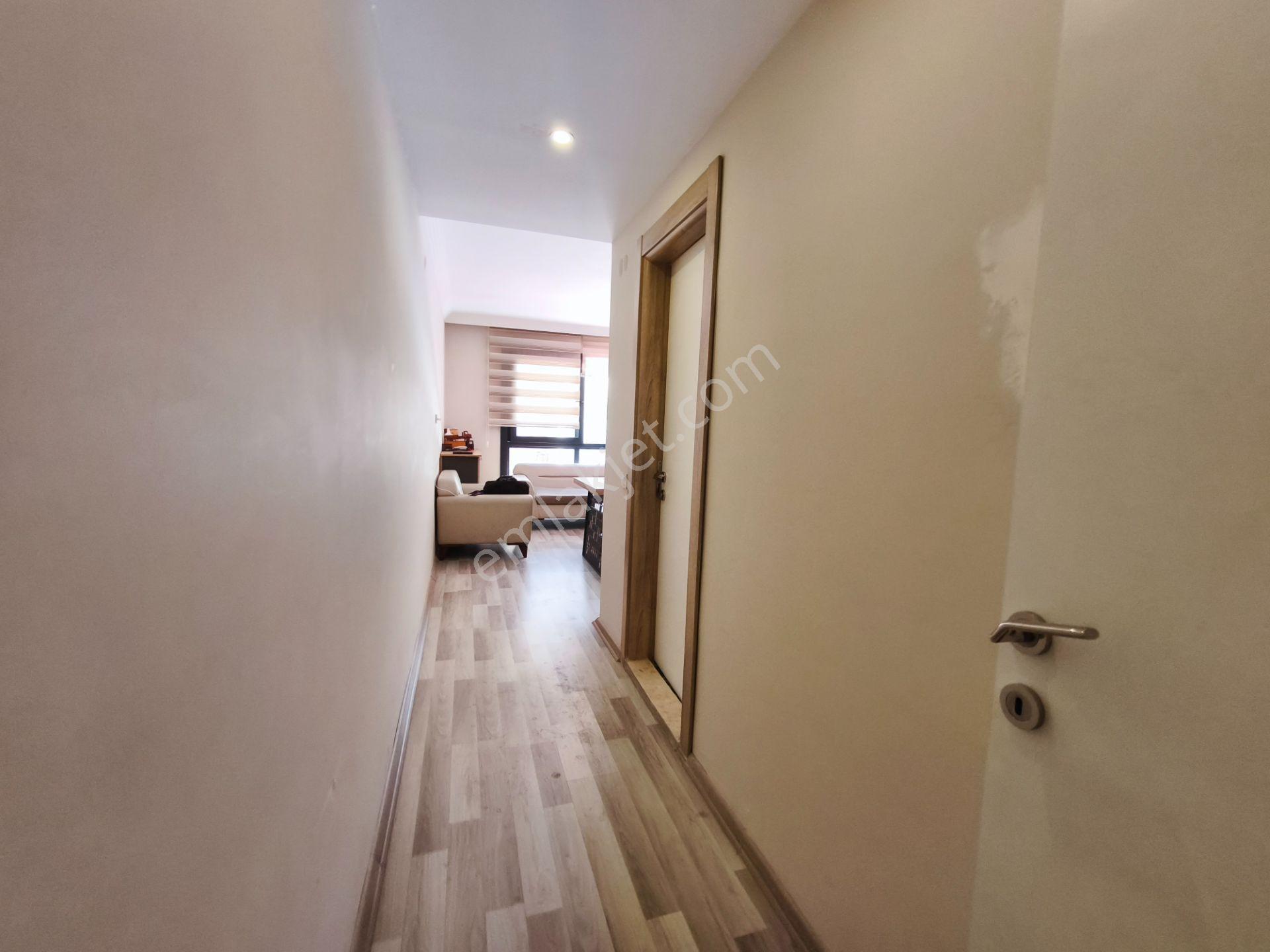 Kuşadası Merkezde, Adliyeye Yakın, Taşıt Trafiği Olan Sokakta Ofis Olarak Kiralık Daire... - Görsel 13