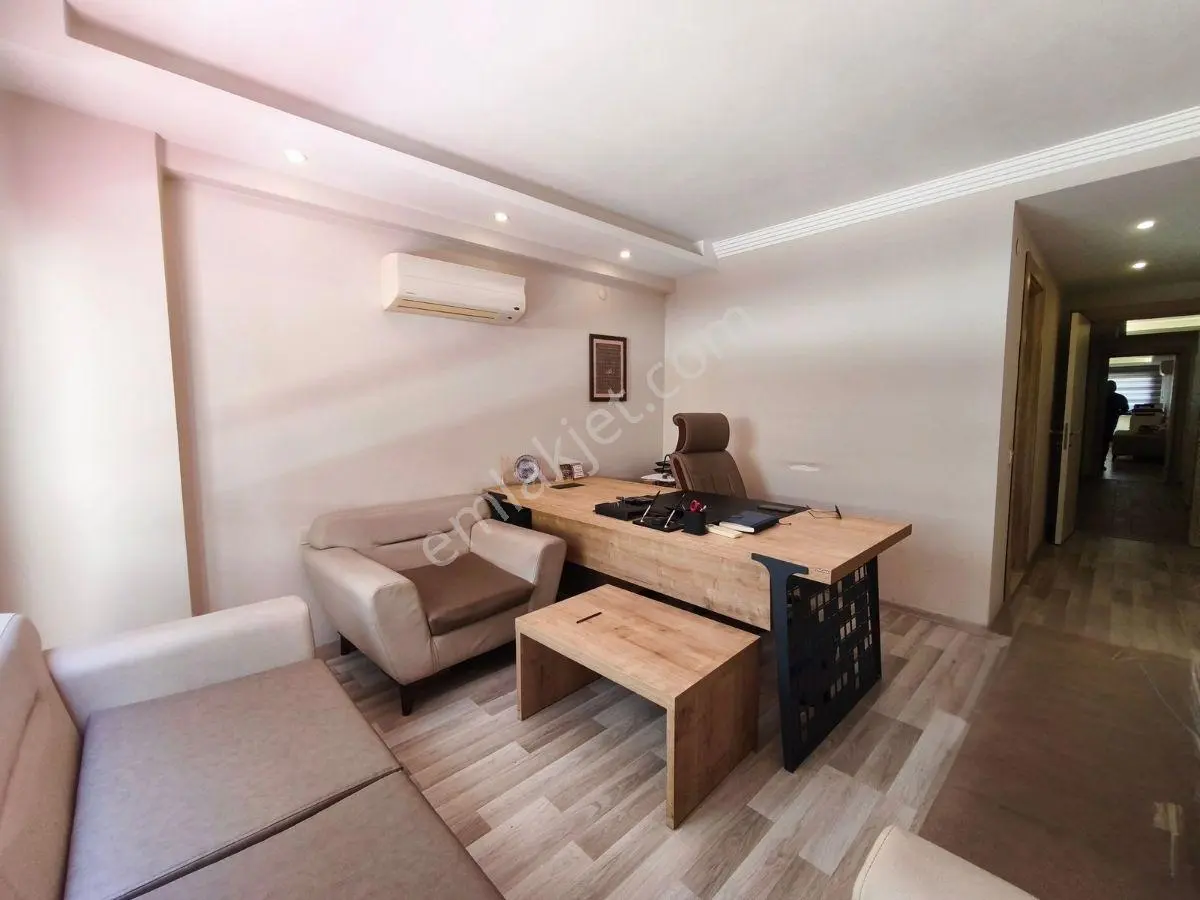 Kuşadası Merkezde, Adliyeye Yakın, Taşıt Trafiği Olan Sokakta Ofis Olarak Kiralık Daire... - Görsel 5