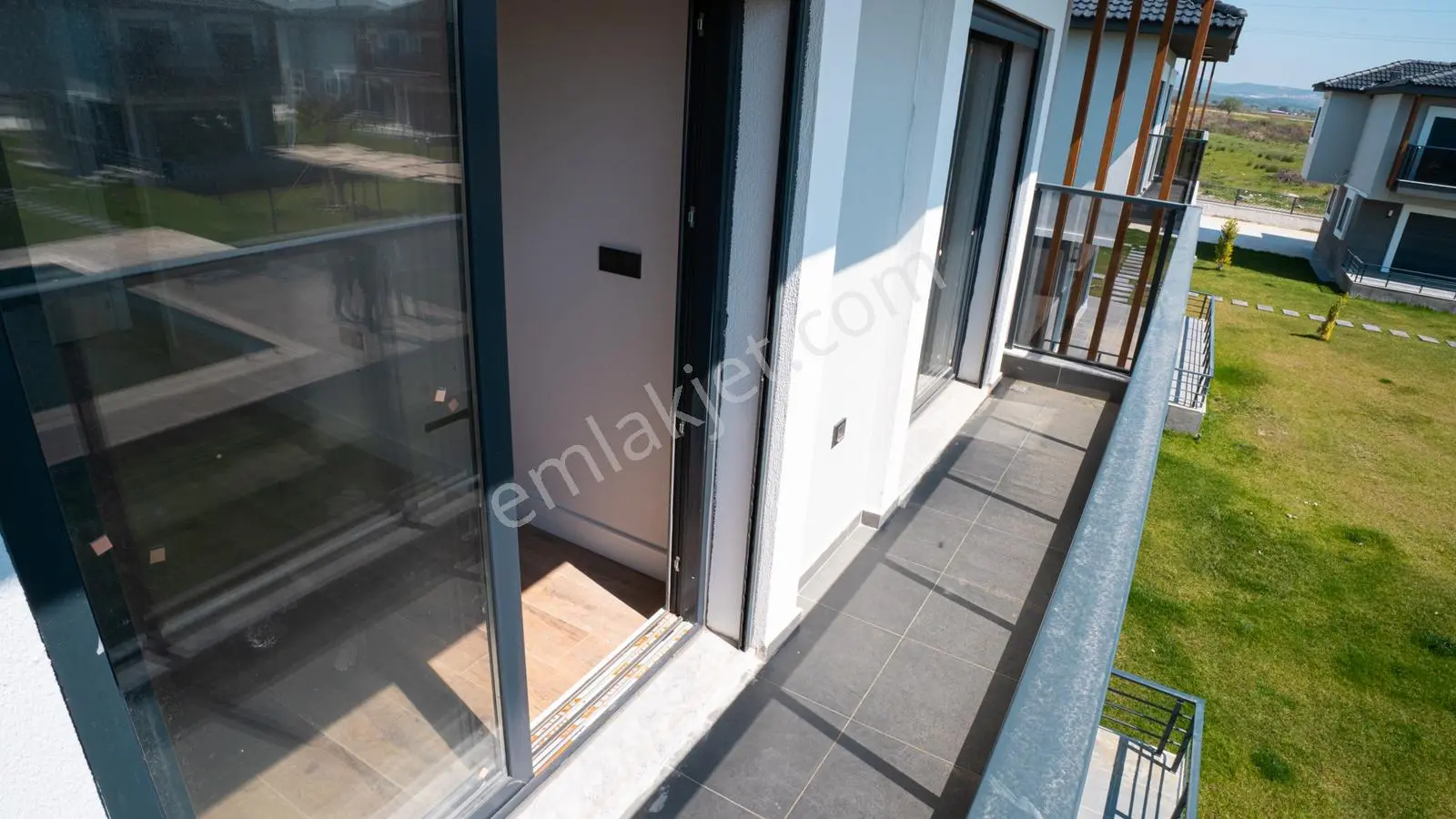 Çandarlı'da Denize Yakın , Site İçi , Havuzlu , Otoparklı Villa - Görsel 7