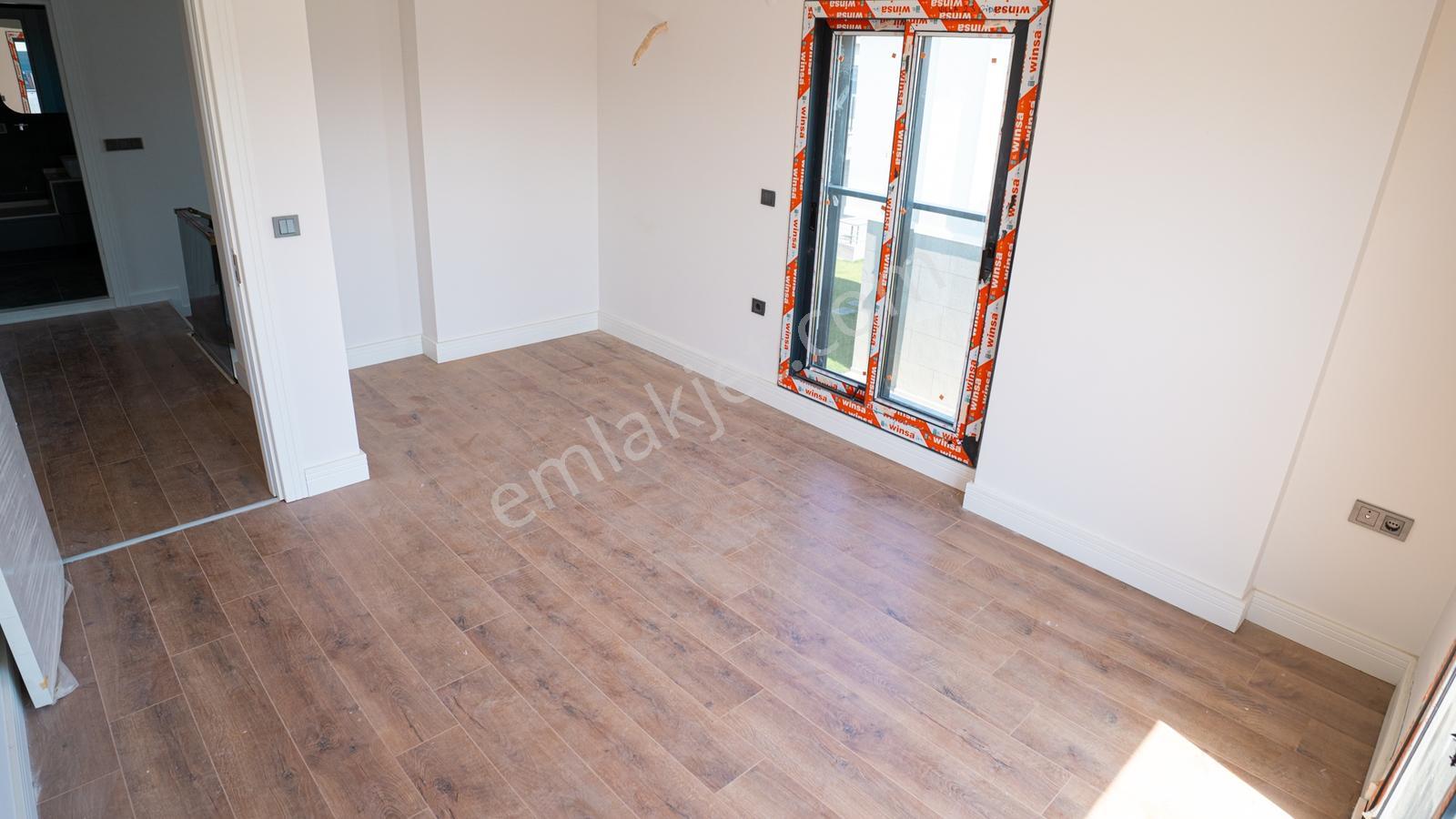 Çandarlı'da Denize Yakın , Site İçi , Havuzlu , Otoparklı Villa - Görsel 16