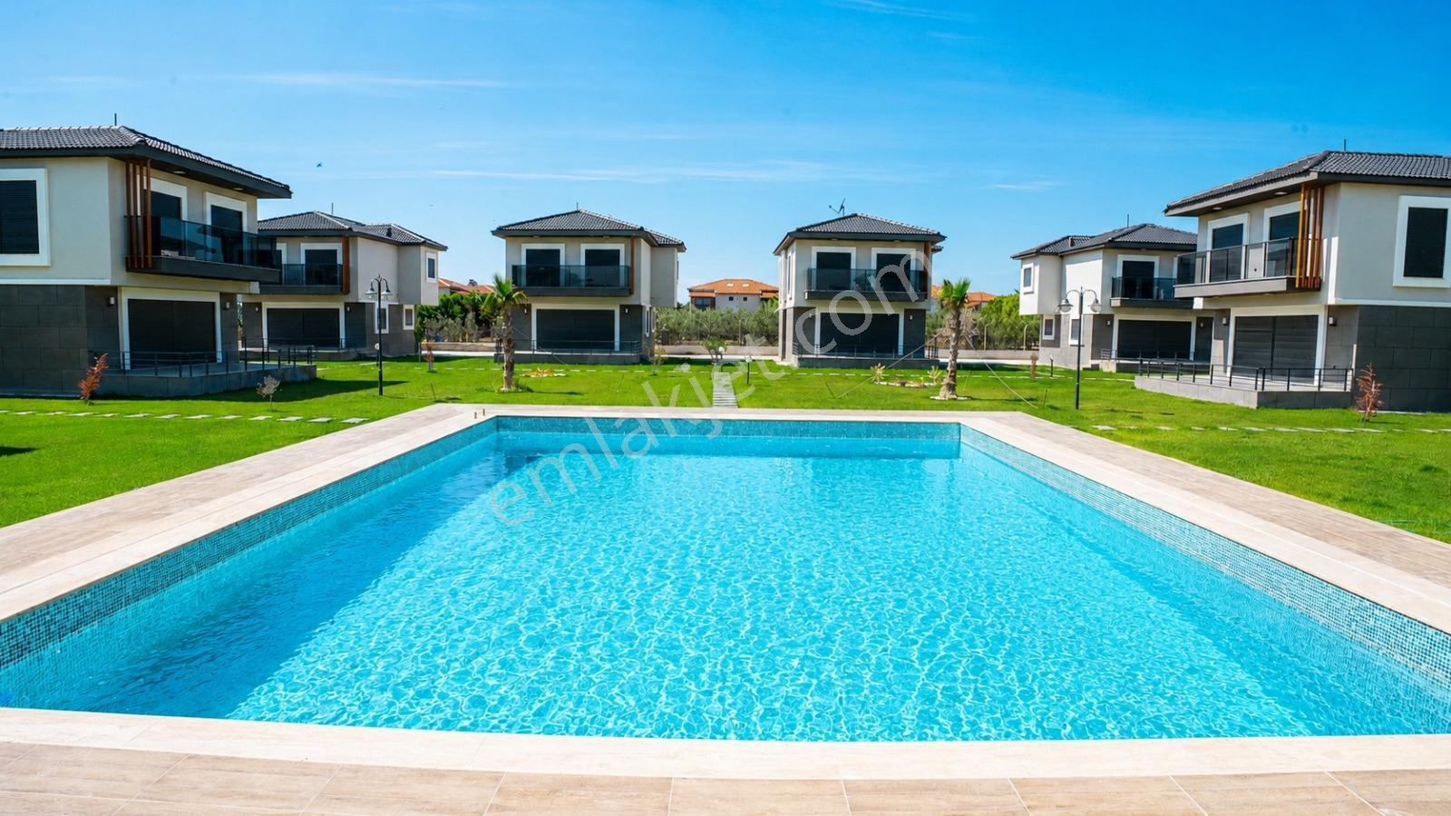Çandarlı'da Denize Yakın , Site İçi , Havuzlu , Otoparklı Villa - Görsel 19