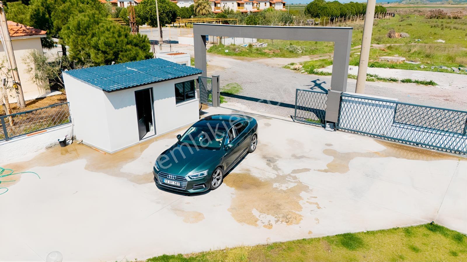 Çandarlı'da Denize Yakın , Site İçi , Havuzlu , Otoparklı Villa - Görsel 24
