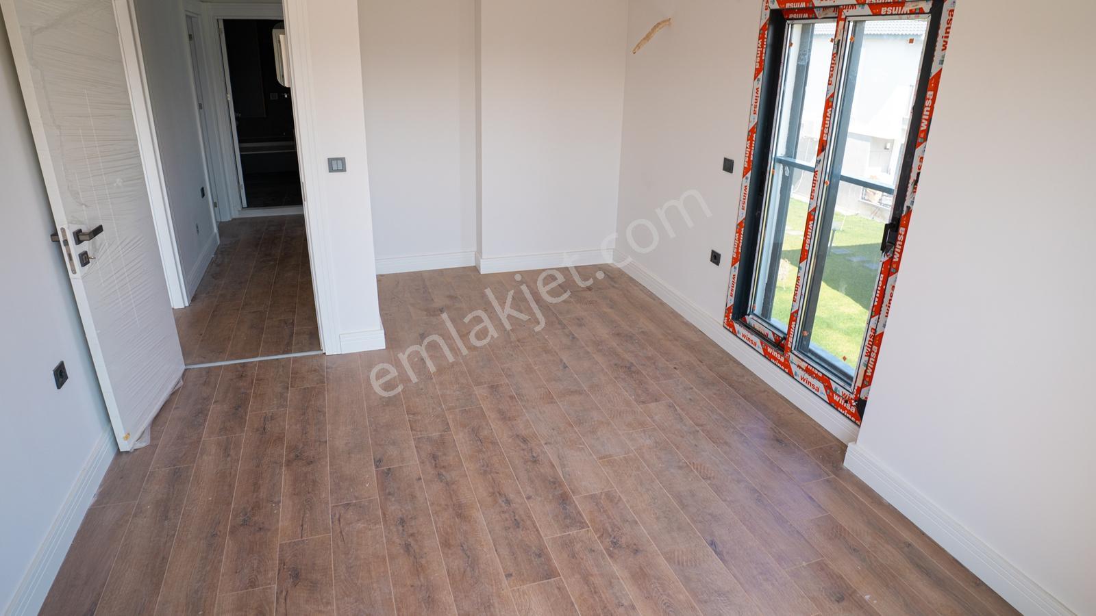 Çandarlı'da Denize Yakın , Site İçi , Havuzlu , Otoparklı Villa - Görsel 14