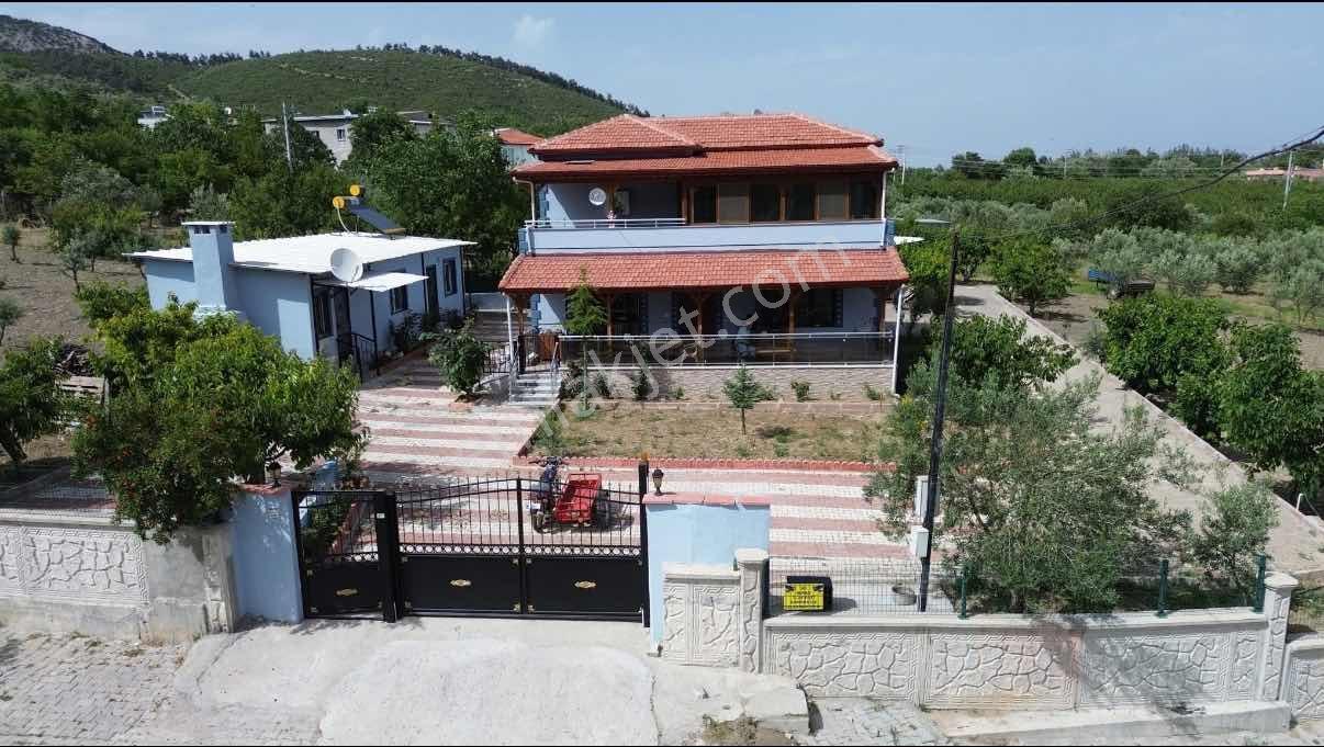 Erz'den Manisa Sancaklı Uzunçınar'da Fuul Eşyalı Dubleks Villa