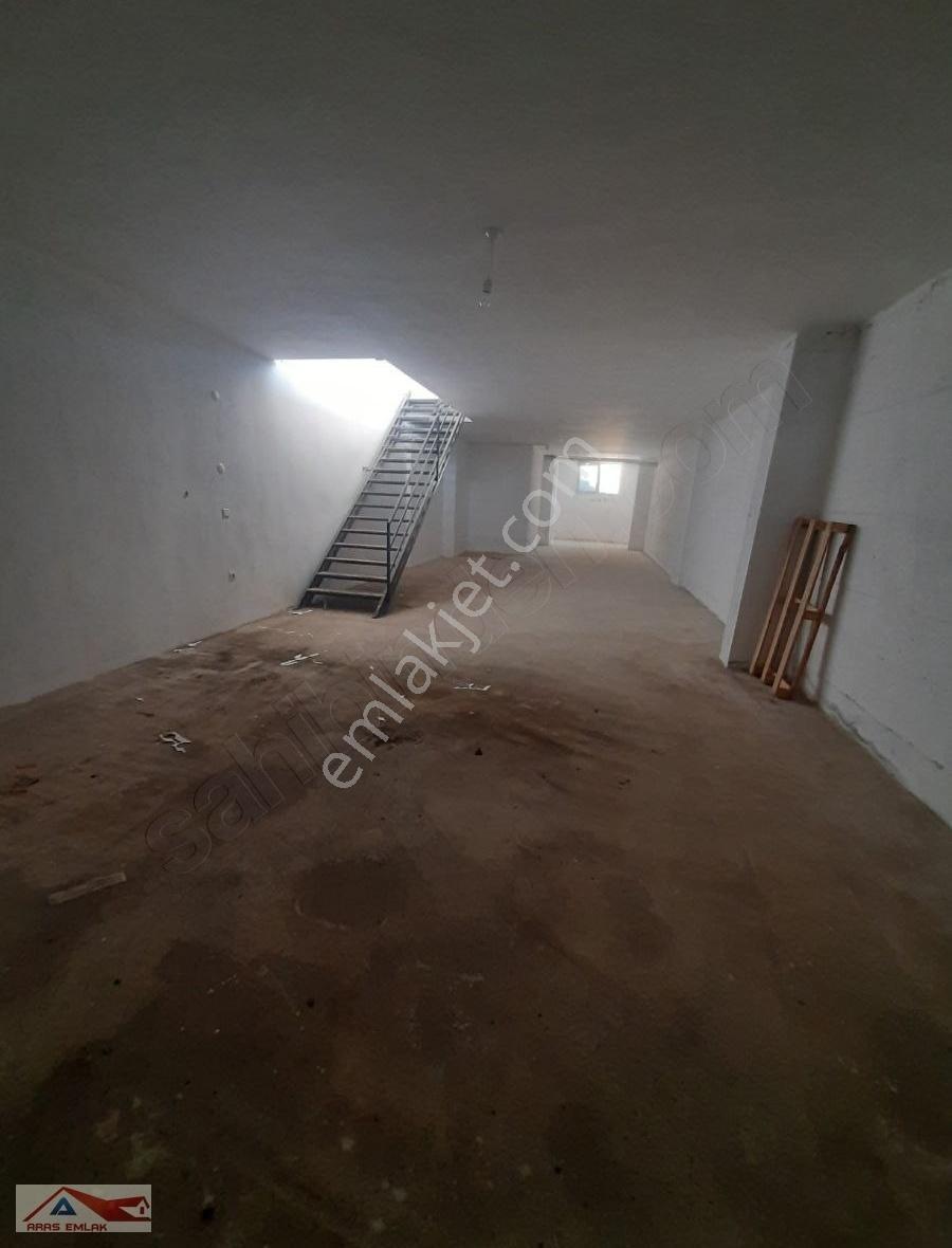 Ana Cadde Üzerinde 3 Katlı 300 M2 Kaçmaz Köşe Başı İşyeri - Görsel 17