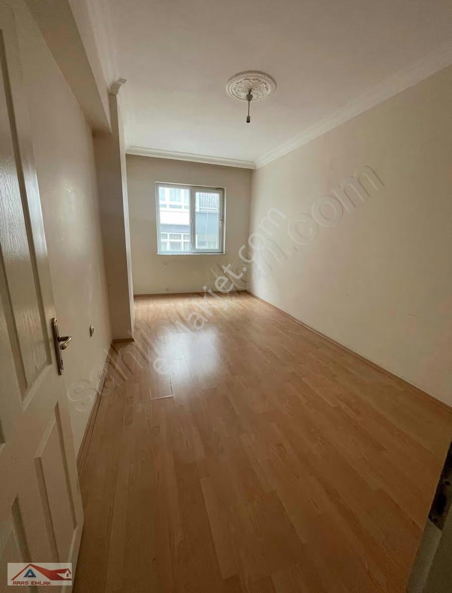 Şehrin İçinde Asansörlü Geniş Ferah Bakımlı 110 M2 2+1 - Görsel 3