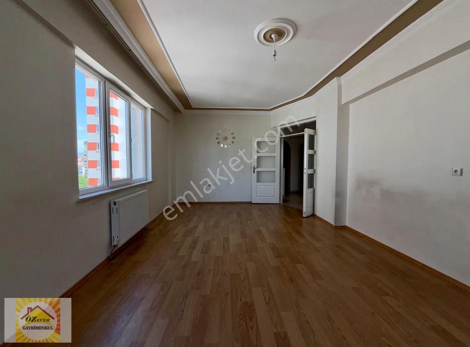 Zümrüt Mahallesinde Satılık Daire Bireysel Kombili - Görsel 17