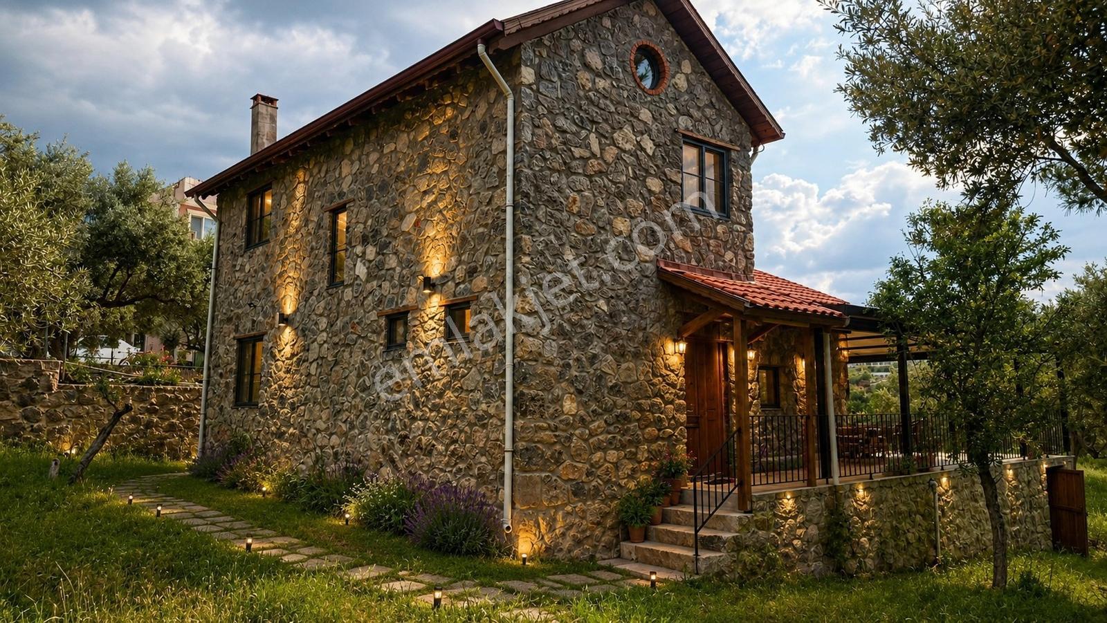 Erzden Aşağıkızılcada Doğanın İçinde Taş Evli Özel Mülk