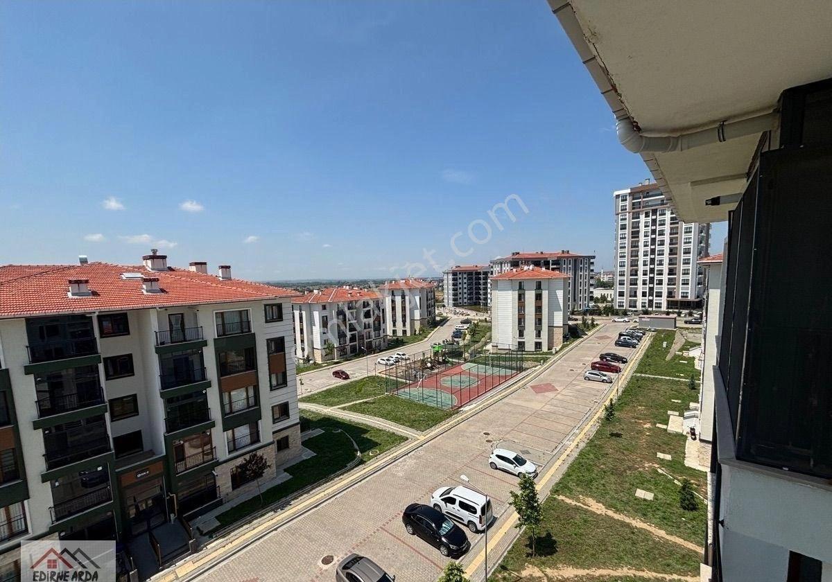 Arda Emlak Ofisi’nden Yeni Devlet Hastanesi Yakını Balkonlu Daire - Görsel 3