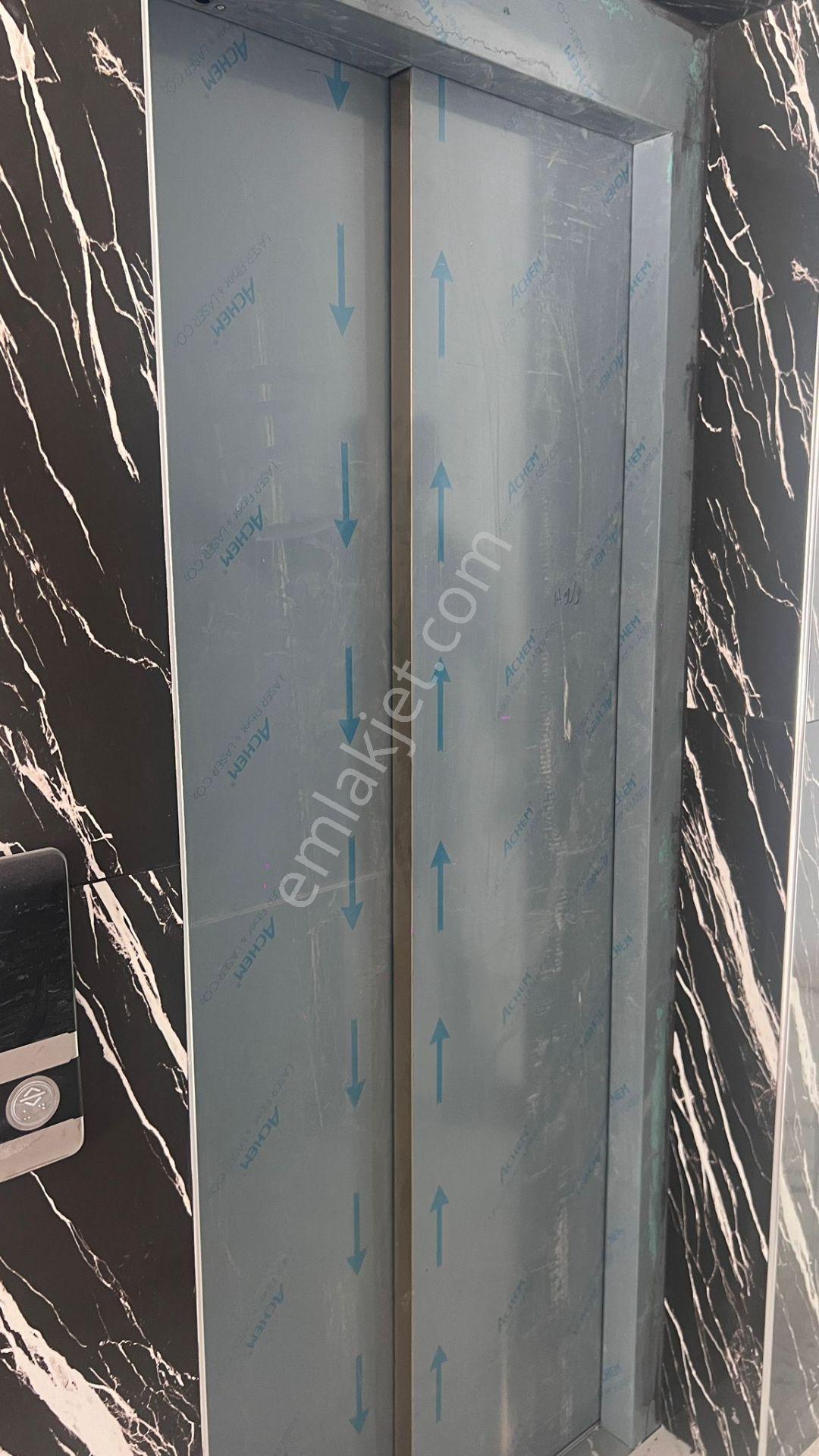 Gazimağusa Merkezde, City Mall Manzaralı Geniş 3+1 Daire! - Görsel 17