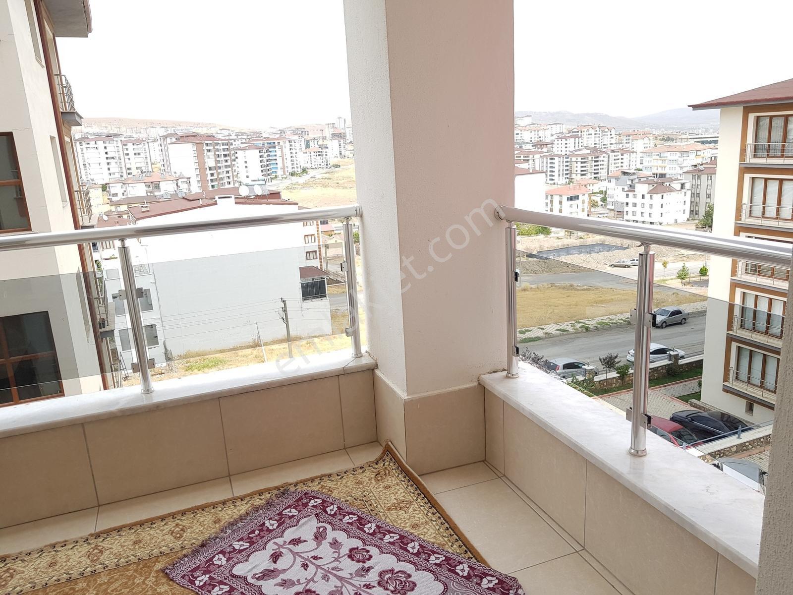 Cumhuriyet Mh Keban Yolu Siteli Satlık 4+1 Ara Kat Uygun Daire - Görsel 2