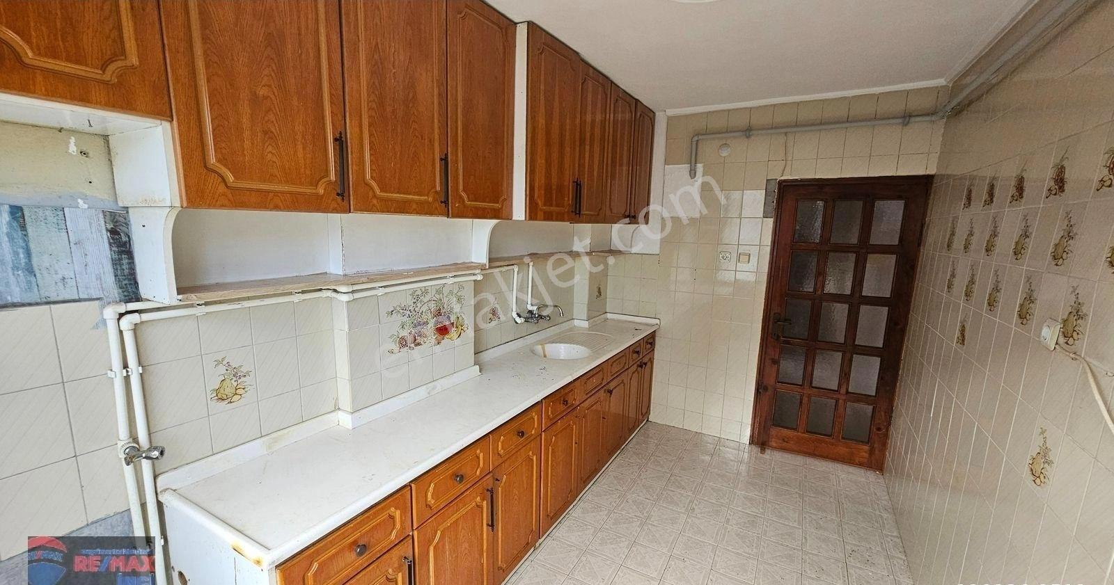 Re/max İnci'den Hasan Basri Çantay'da Kiralık 3+1 Ara Kat Daire - Görsel 30