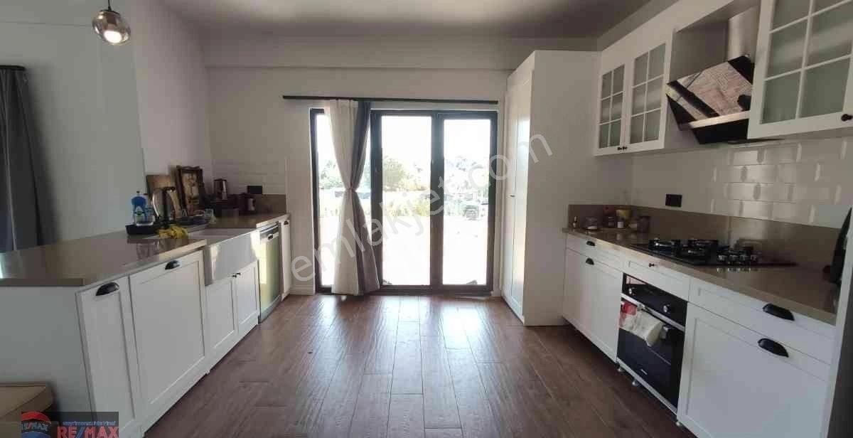 Re/max İnci'den Babakale'de Havuzlu Tripleks Eşyalı Satılık Villa - Görsel 6