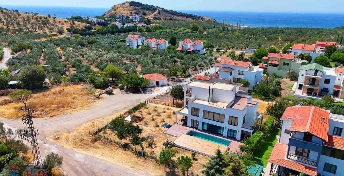 Re/max İnci'den Babakale'de Havuzlu Tripleks Eşyalı Satılık Villa - Görsel 27