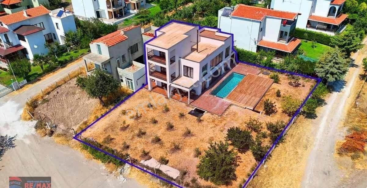 Re/max İnci'den Babakale'de Havuzlu Tripleks Eşyalı Satılık Villa - Görsel 34