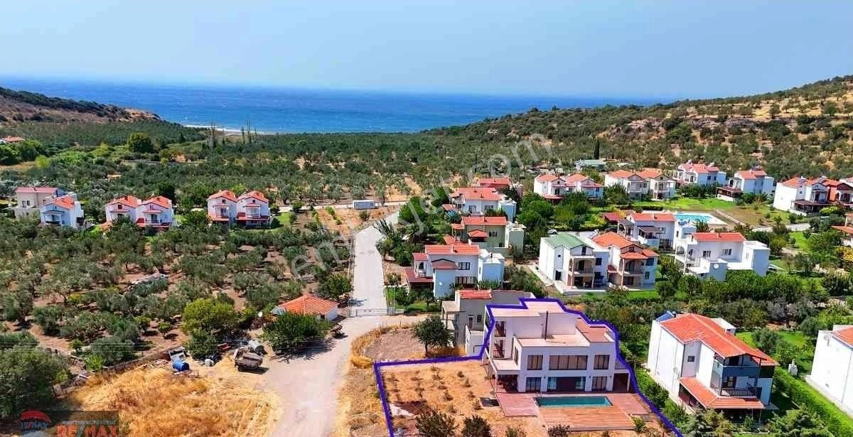 Re/max İnci'den Babakale'de Havuzlu Tripleks Eşyalı Satılık Villa - Görsel 24