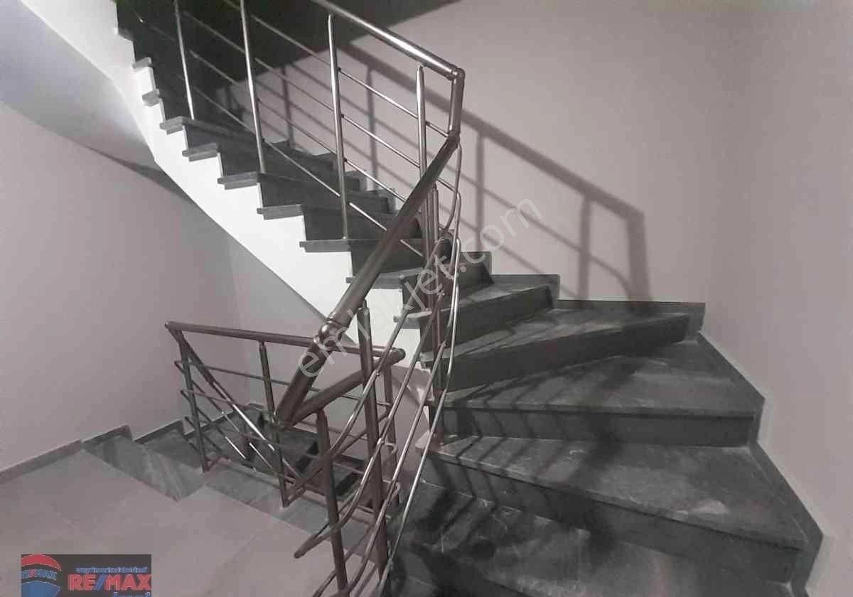 Re/max İnci'den Bandırma Cadde Port'ta Kıralık 1+1 Daire - Görsel 35