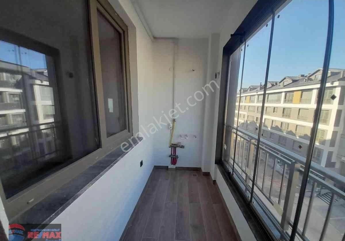 Re/max İnci'den Bandırma Cadde Port'ta Kıralık 1+1 Daire - Görsel 15