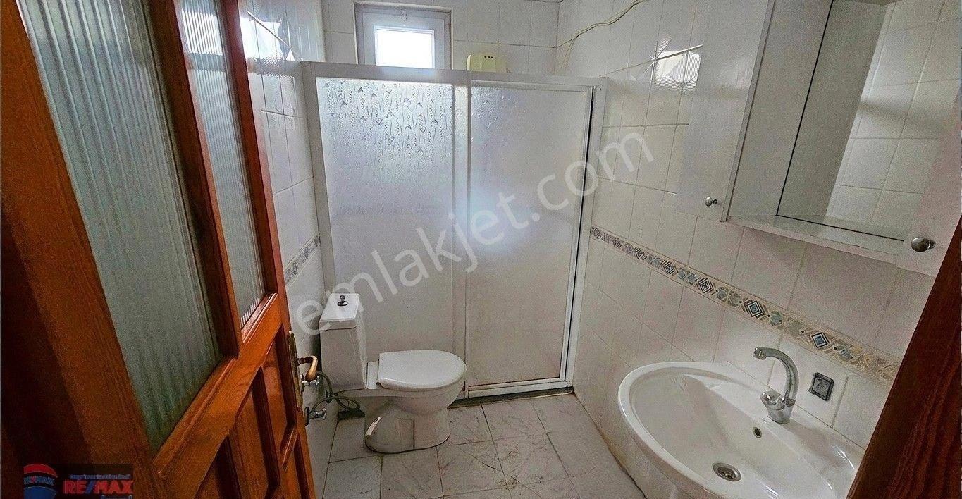 Re/max İnci'den Edremit Güre'de Satılık Bahçeli Villa - Görsel 11