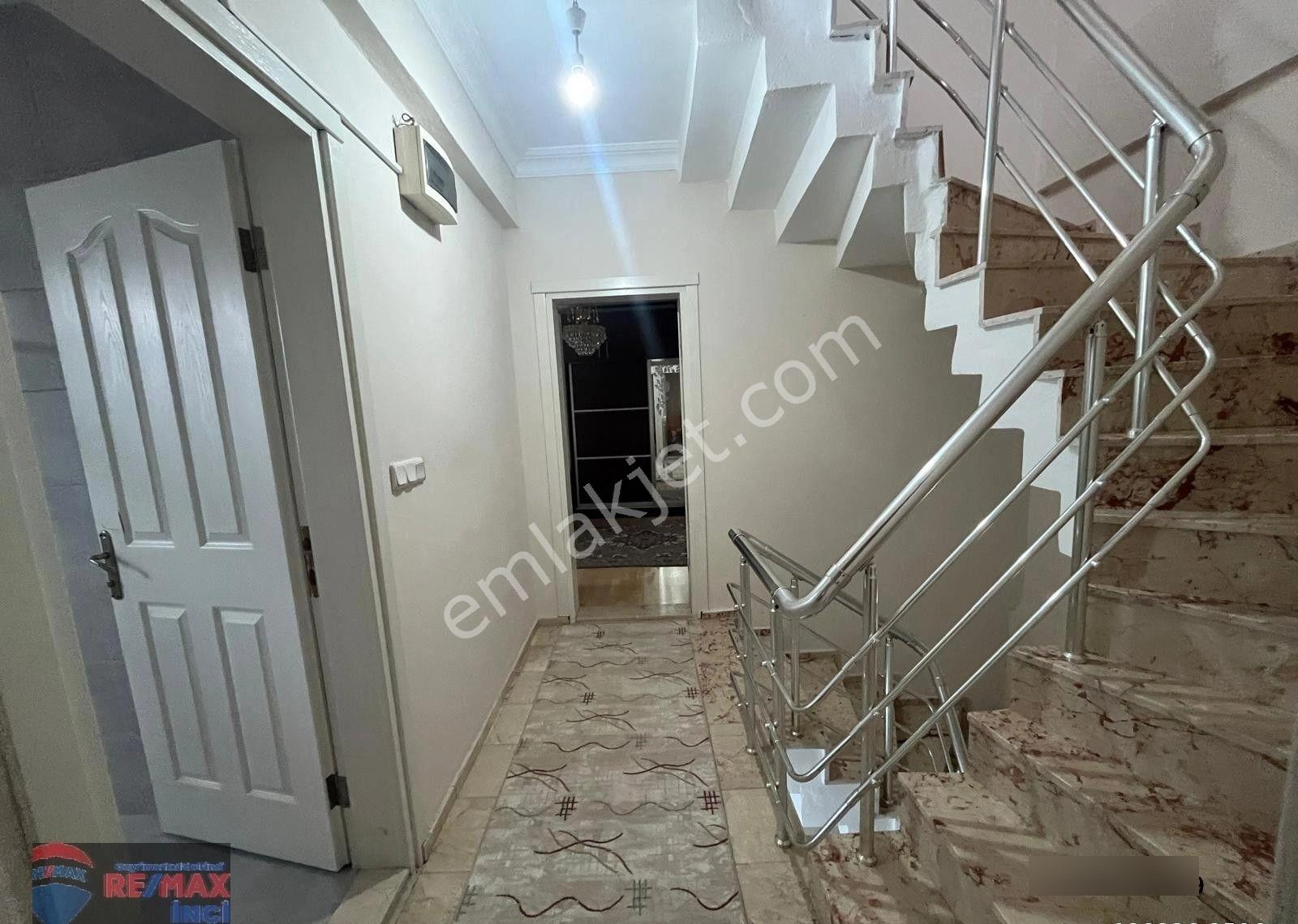 Re/max İnci'den Plevne Mah. Satılık Tripleks Bahçeli Villa - Görsel 24