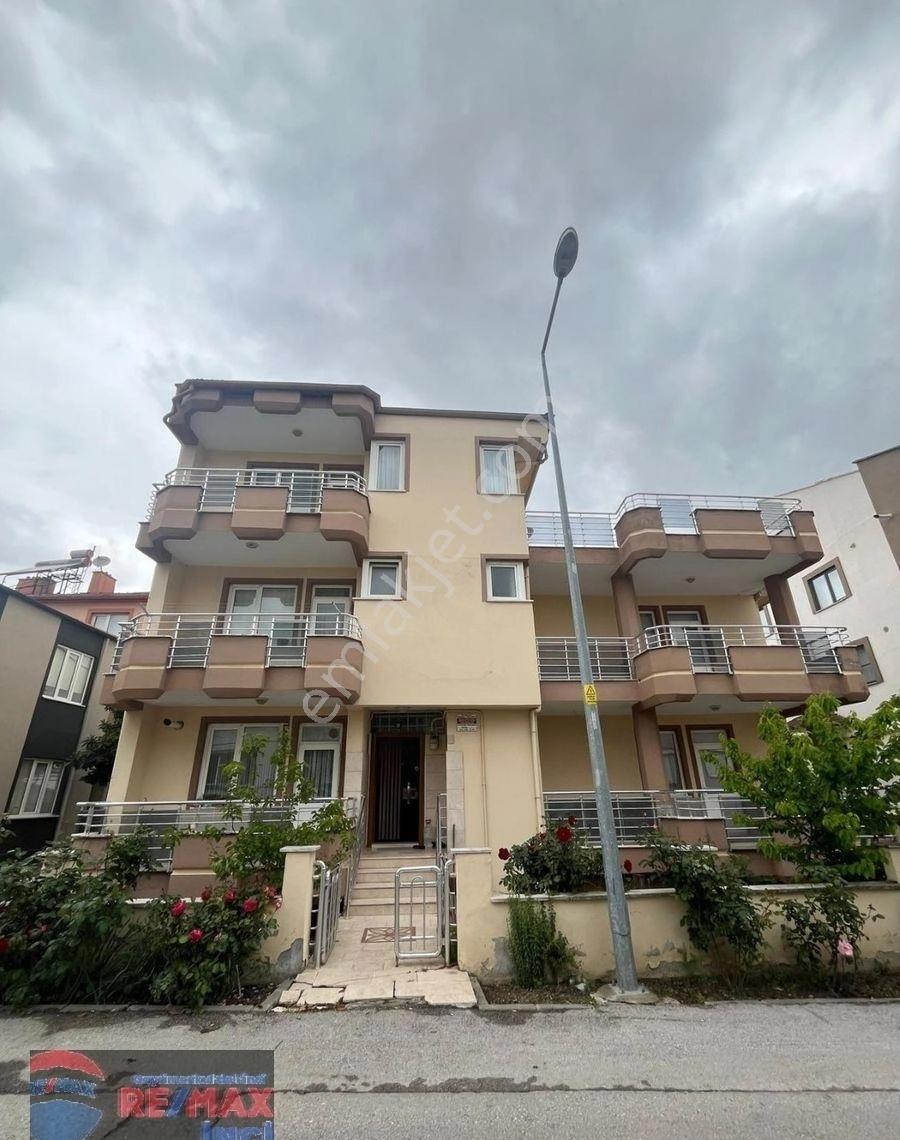 Re/max İnci'den Plevne Mah. Satılık Tripleks Bahçeli Villa - Görsel 9