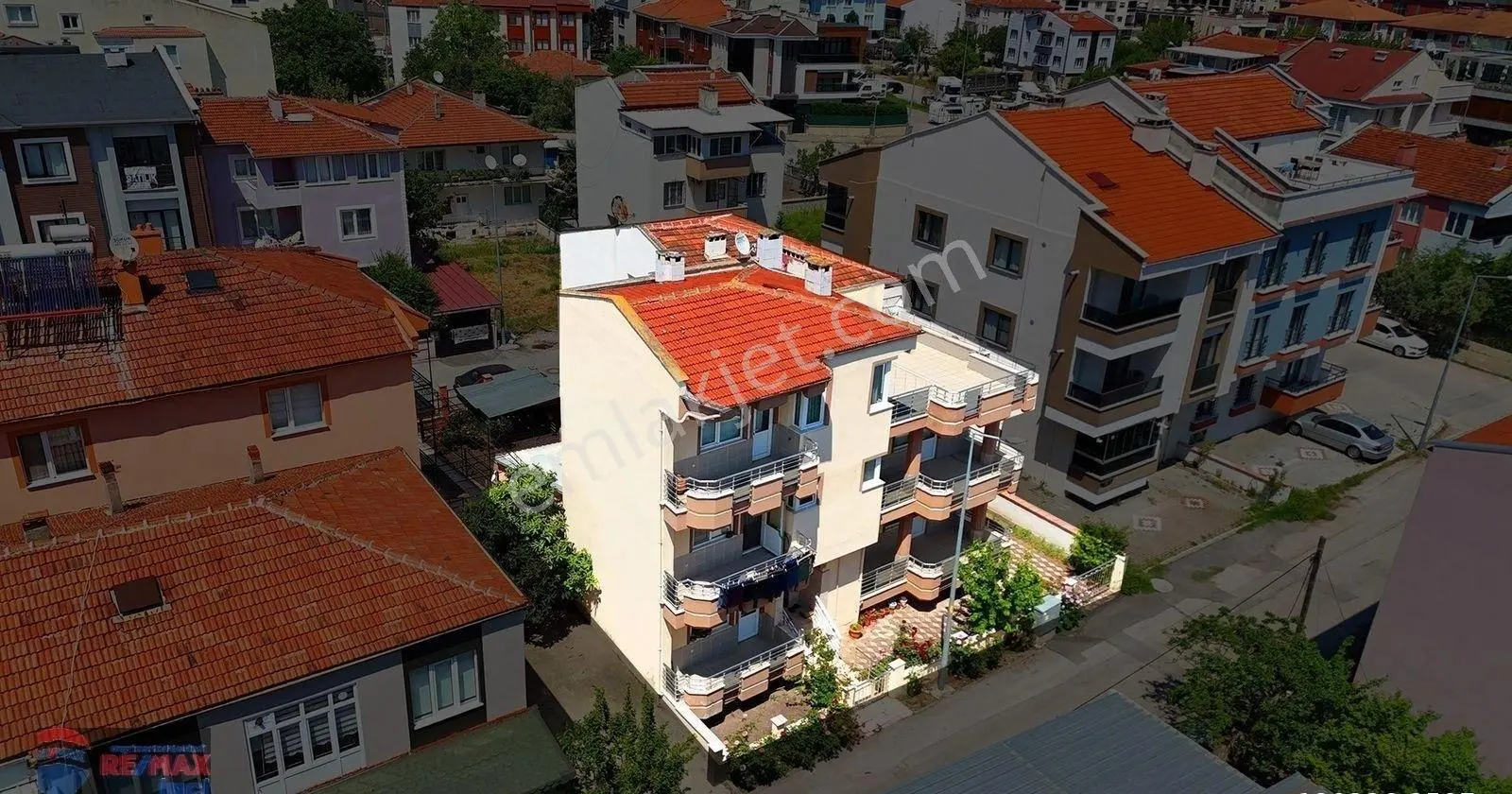 Re/max İnci'den Plevne Mah. Kiralık Tripleks Bahçeli Villa