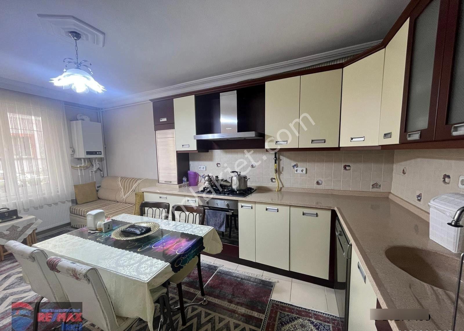 Re/max İnci'den Plevne Mah. Kiralık Tripleks Bahçeli Villa - Görsel 16