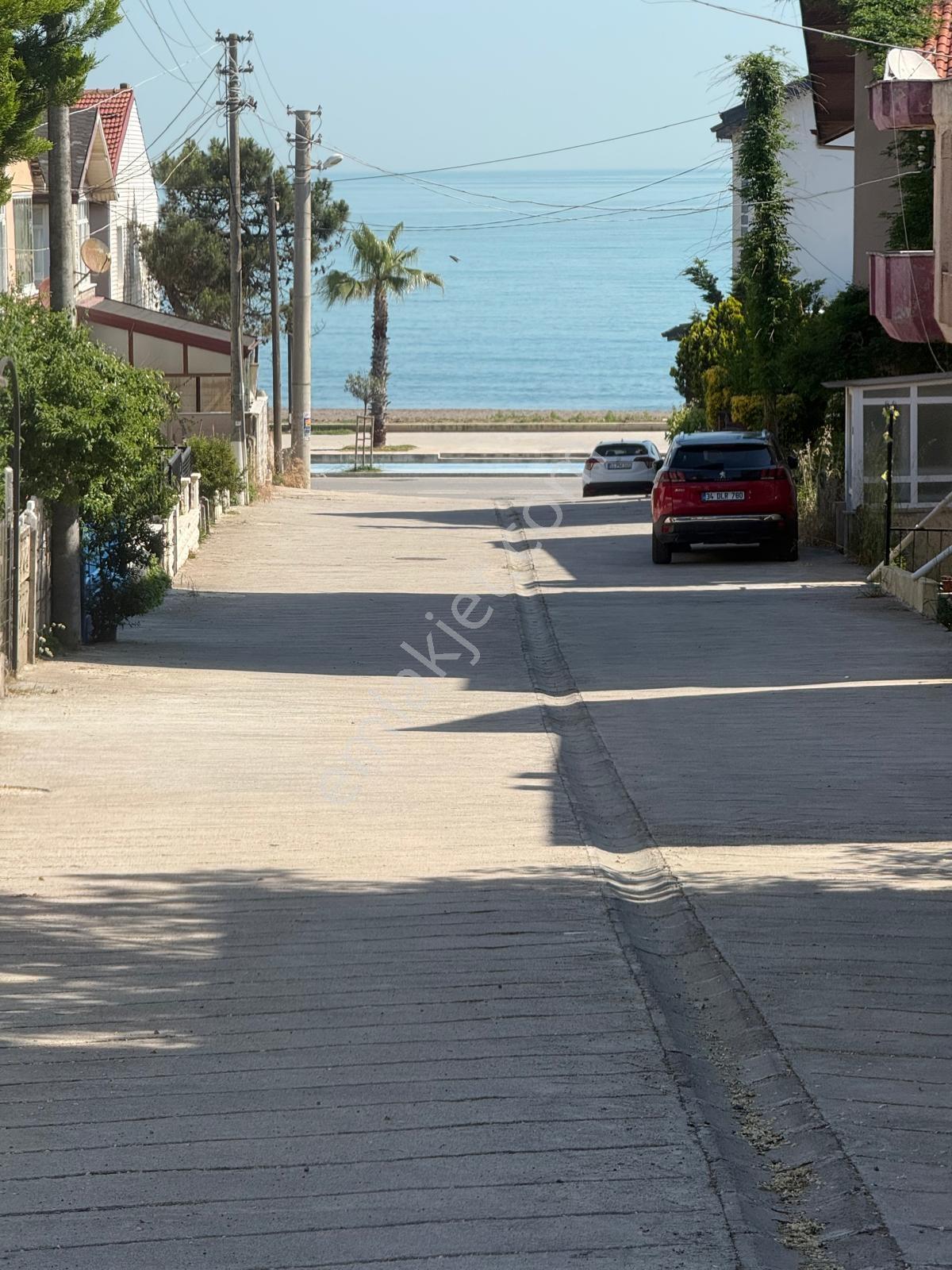 Akkumda Denize Yakın 2+1 Full Eşyalı Kombi Petekli Bahçe Katımız