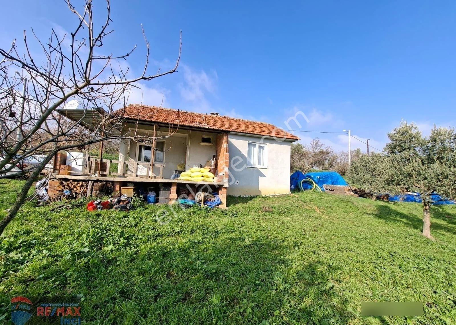 Re/max İnci'den Bigadiç Çekirdeklide Satılık Hayvan Çiftiliği Evi