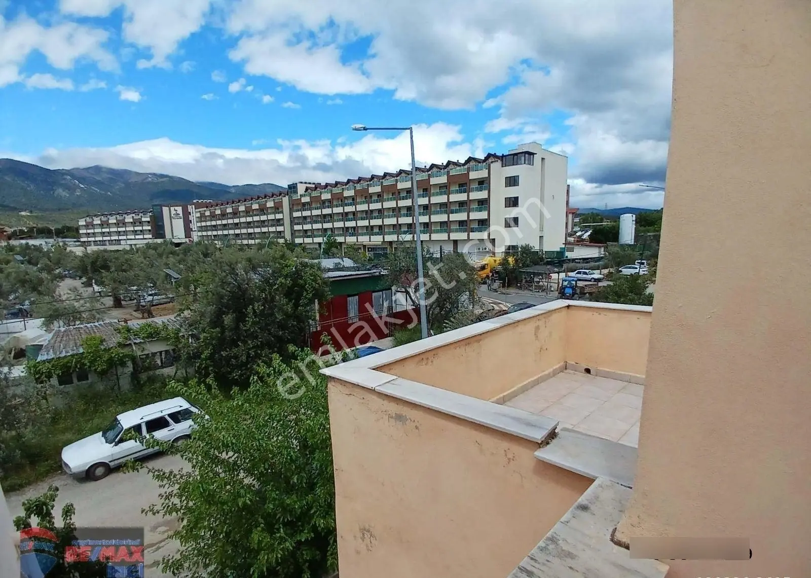 Re/max İnci'den Edremit Güre'de Satılık Bahçeli Villa - Görsel 8