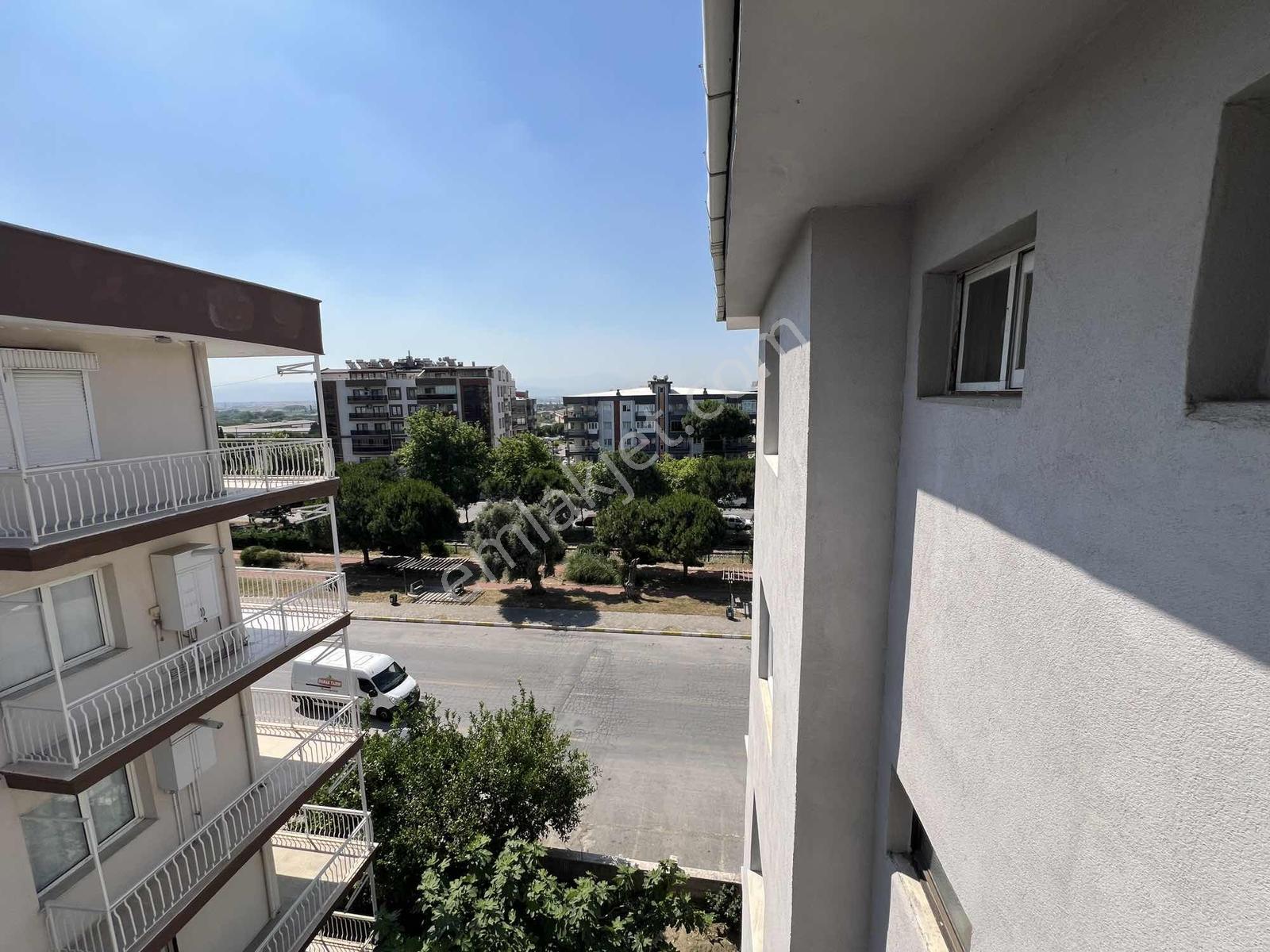 Söke Atatürk Mahallesinde 3 Balkonlu 2+1 Daire - Görsel 22