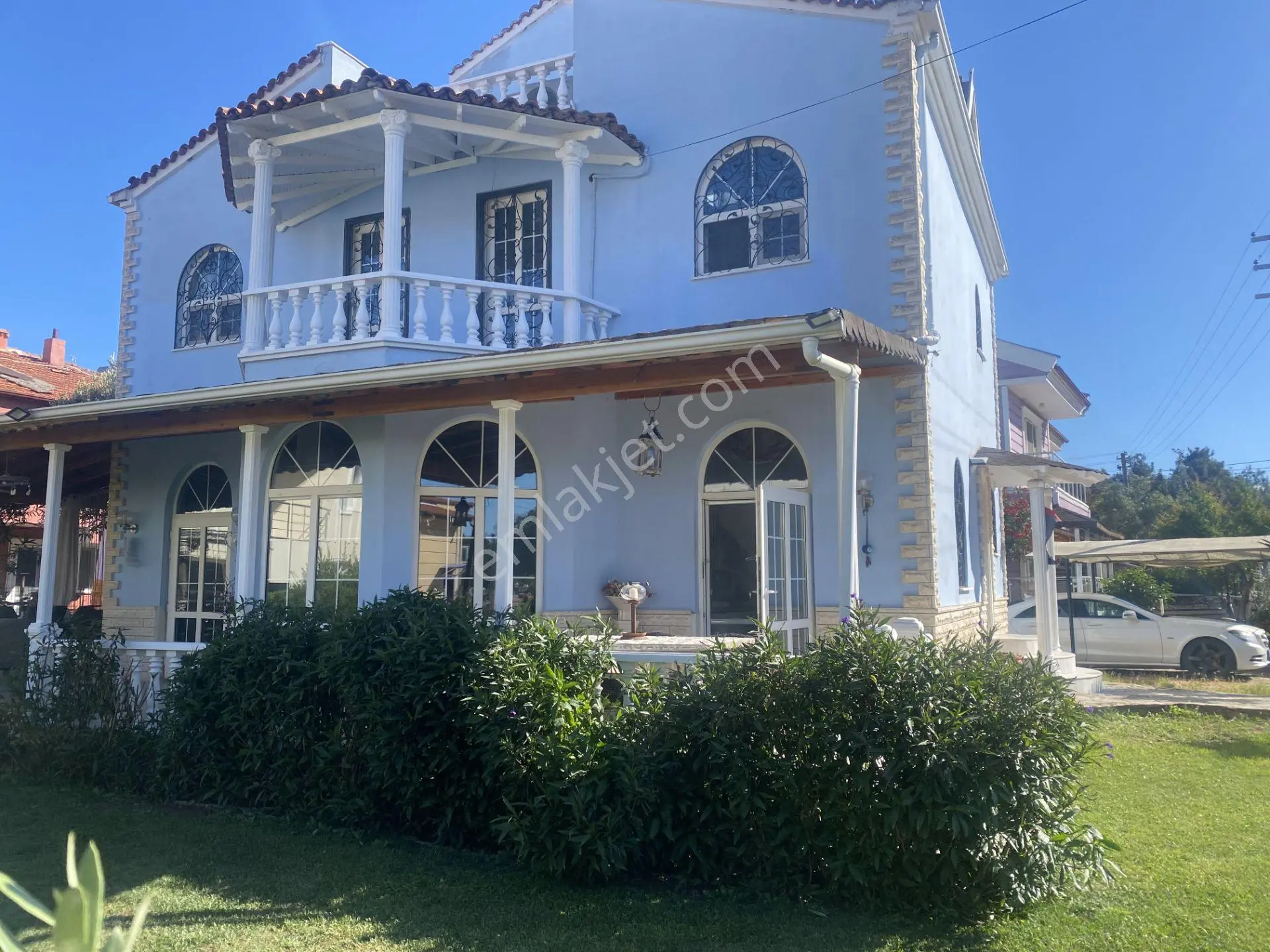 Ayvalık Sarımsaklı Da Satılık Villa. Denize 150 Metre Mesafededir