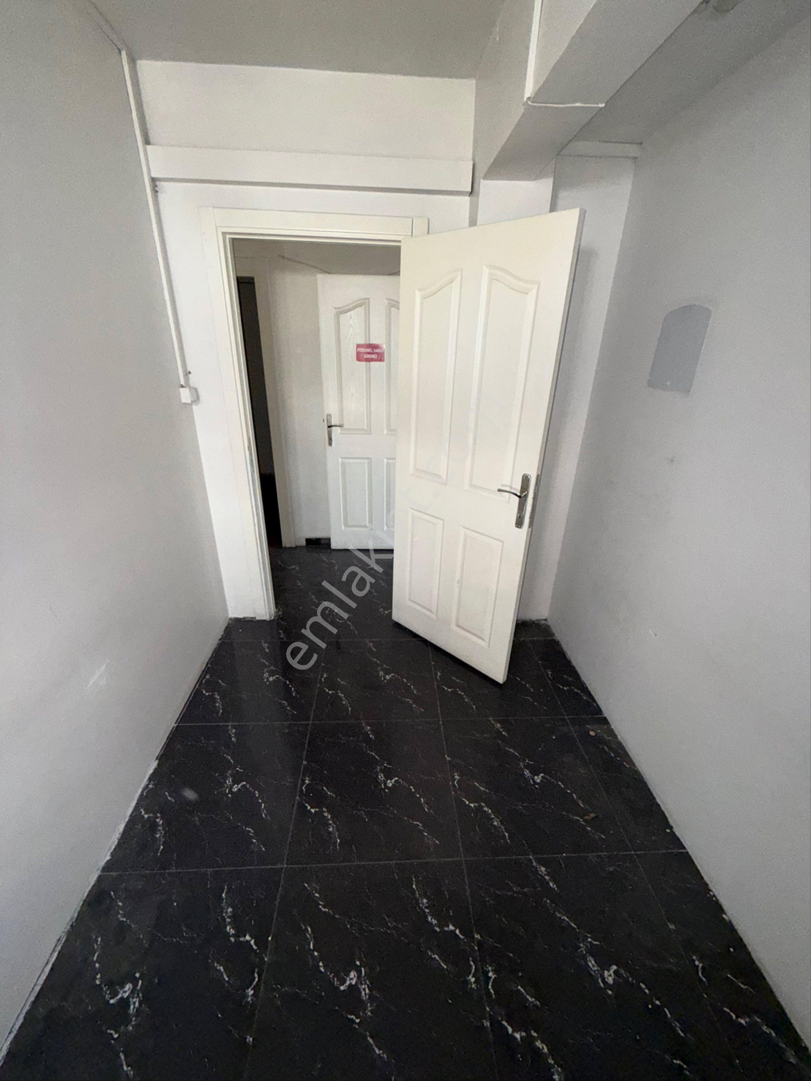 Şirinevlerde E-5 Cepheli 85m2 4+1 Klimalı Kiralık Ofis - Görsel 19