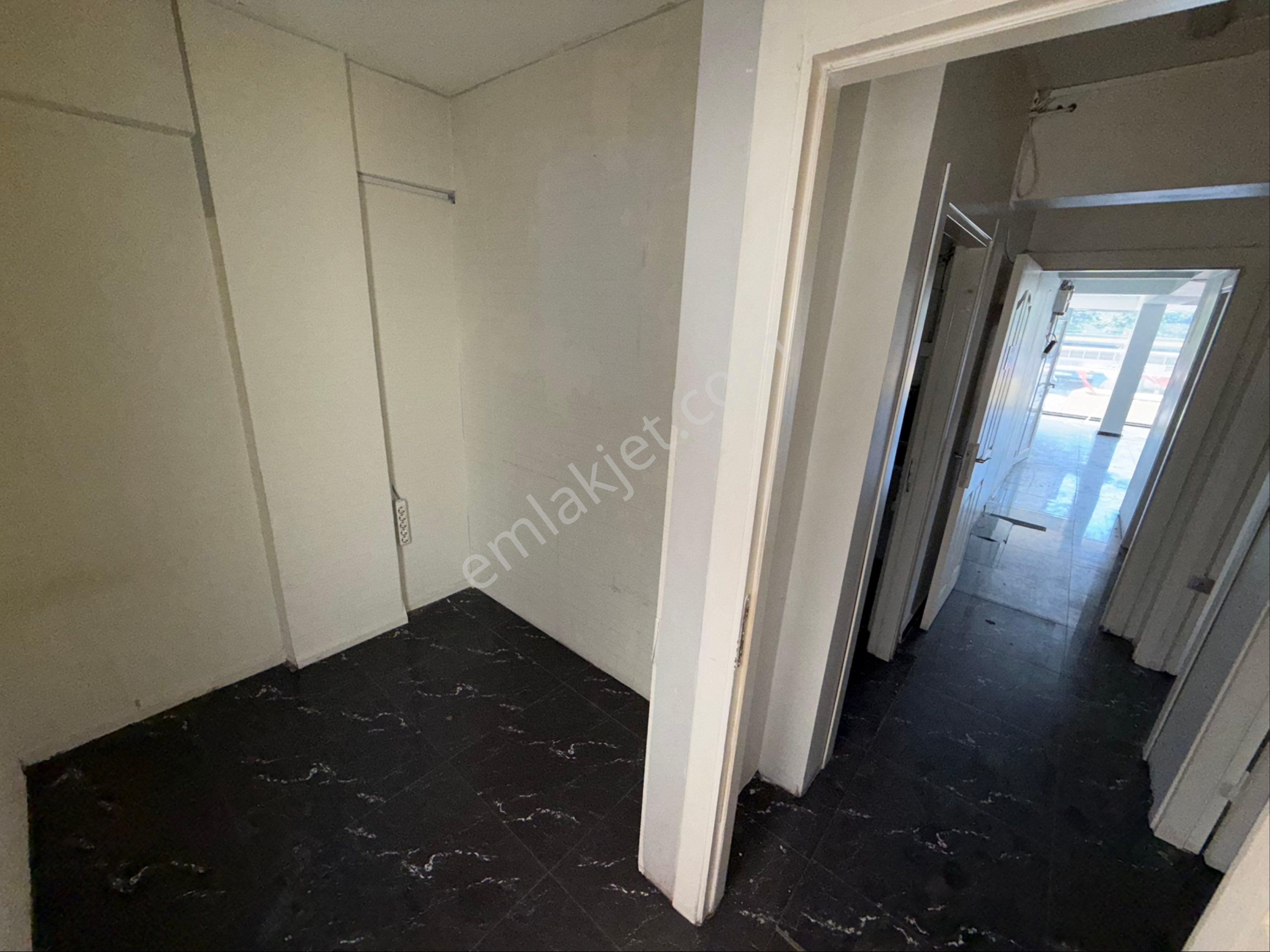 Şirinevlerde E-5 Cepheli 85m2 4+1 Klimalı Kiralık Ofis - Görsel 23