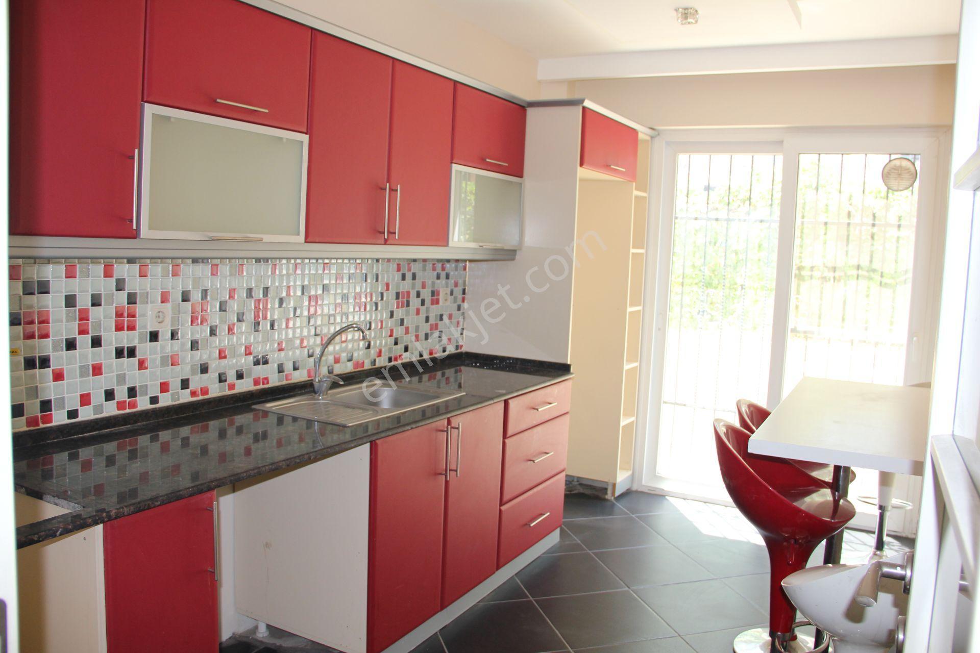 Balçova Eğitim Mah. Metro Yakını Doğalgazlı Kiralık 3+1 Daire